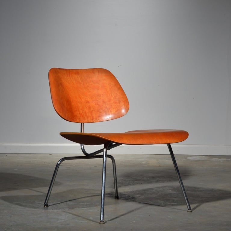 First Edition Evans Red Analine Lcm Chair by Charles and Ray Eames In Good Condition For Sale In Los Angeles, CA