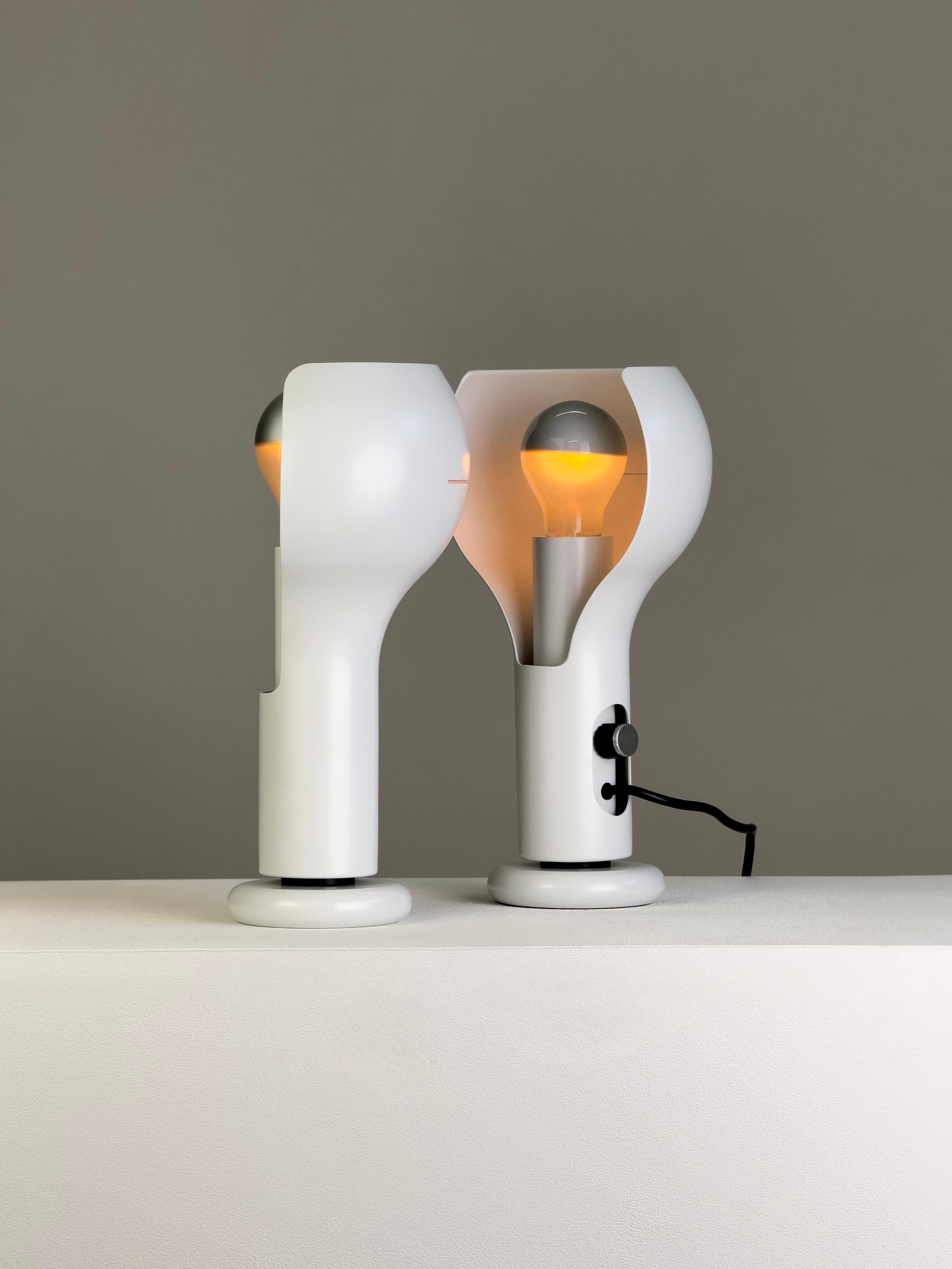 1ère édition des lampes de table Flash, Model No 2207, par Joe Colombo pour O-Luce, Italie 1968 en vente 9