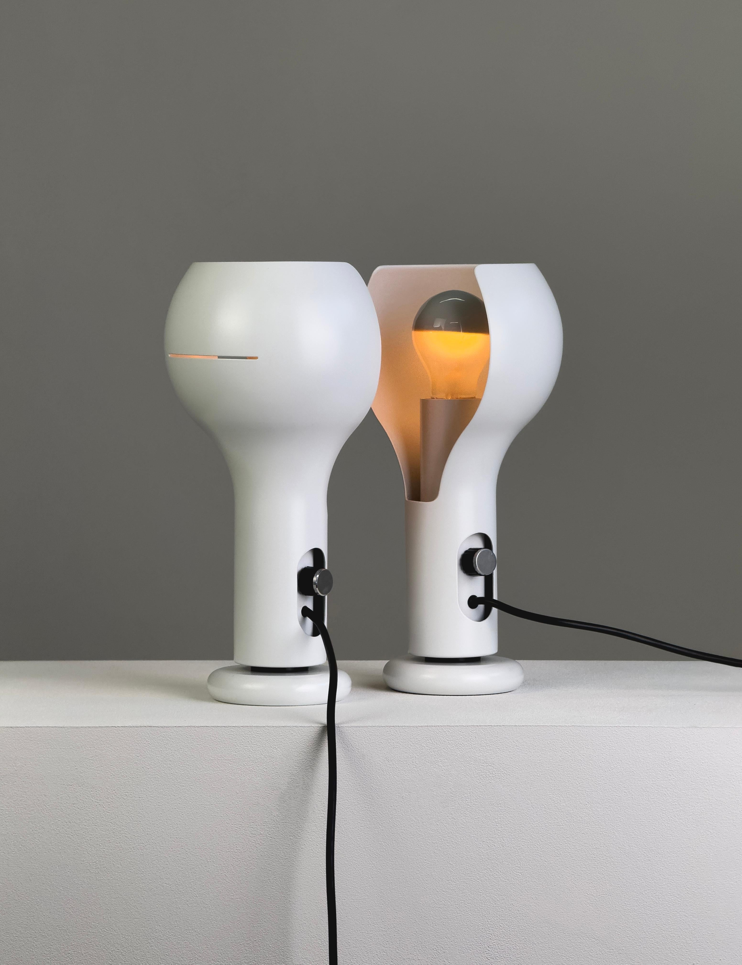 1ère édition des lampes de table Flash, Model No 2207, par Joe Colombo pour O-Luce, Italie 1968 en vente 10