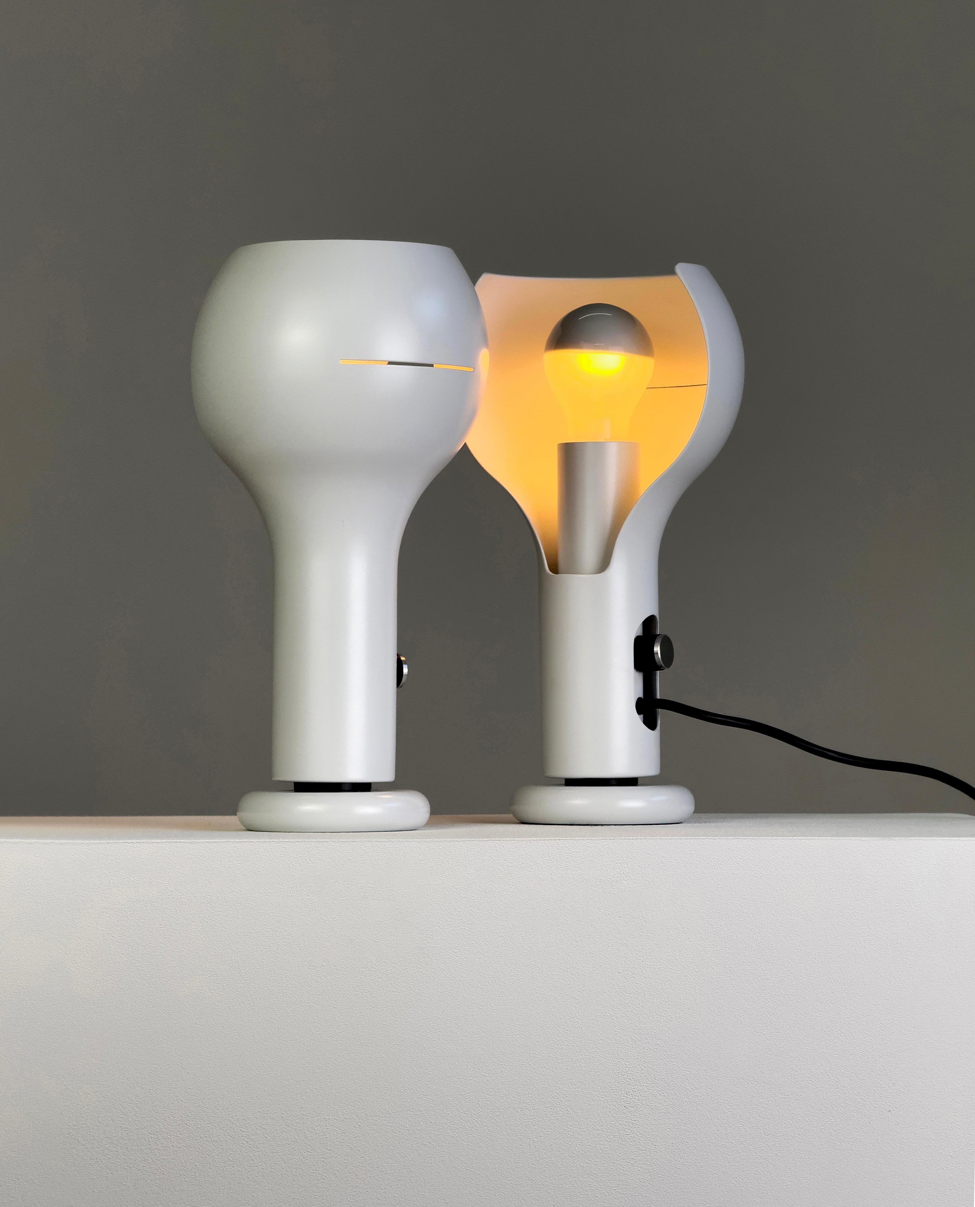1ère édition des lampes de table Flash, Model No 2207, par Joe Colombo pour O-Luce, Italie 1968 en vente 3