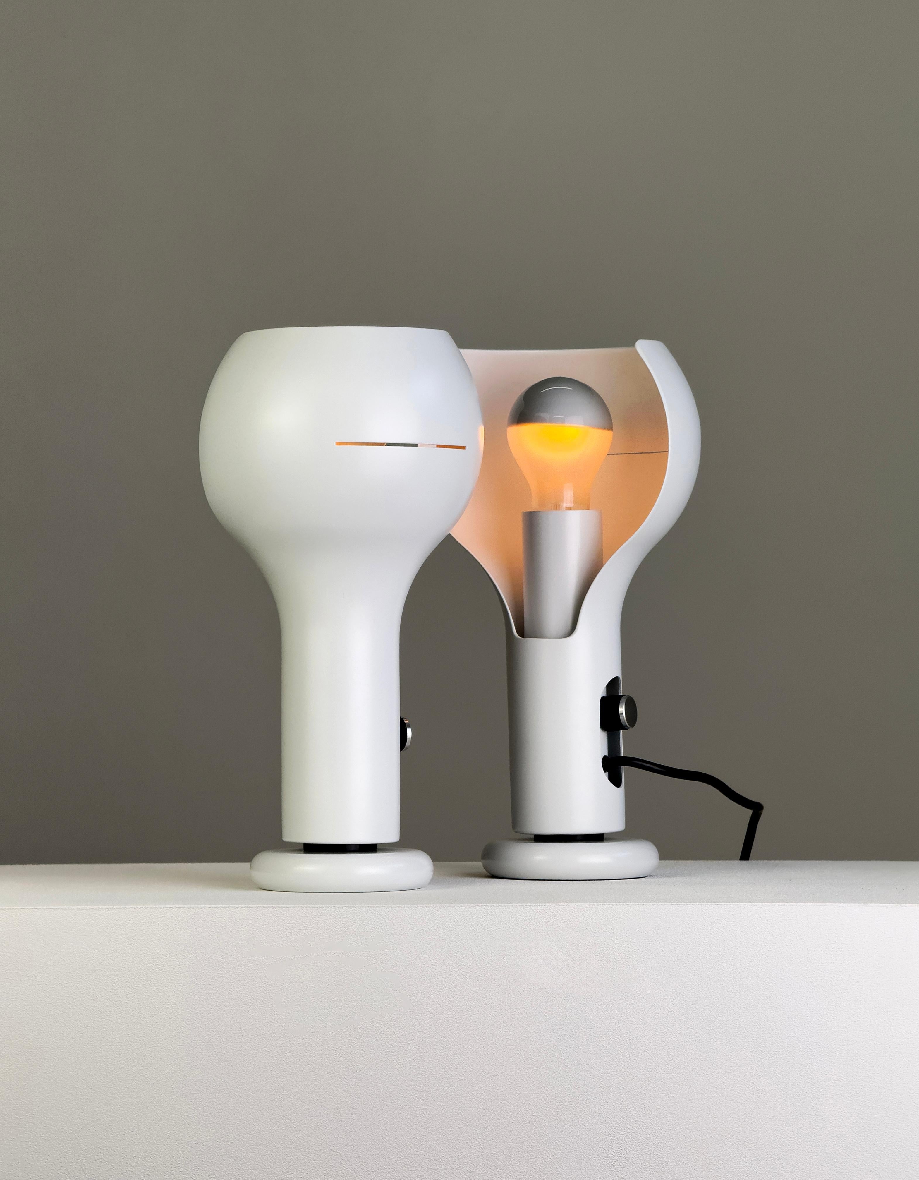 1ère édition des lampes de table Flash, Model No 2207, par Joe Colombo pour O-Luce, Italie 1968 en vente 6
