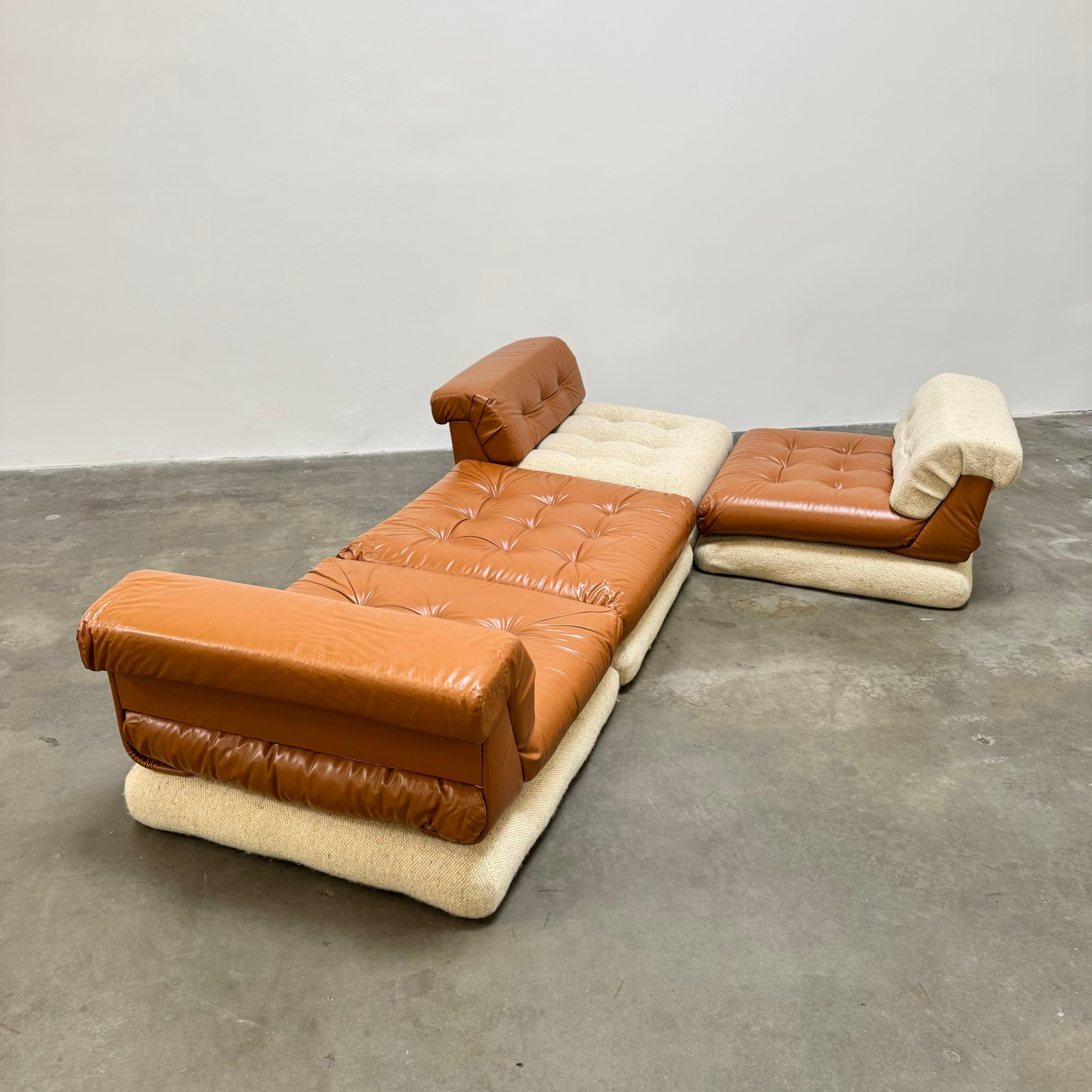 1st Edition Mah Jong Sofa by Hans Hopfer for Roche Bobois, France circa 1971 4
