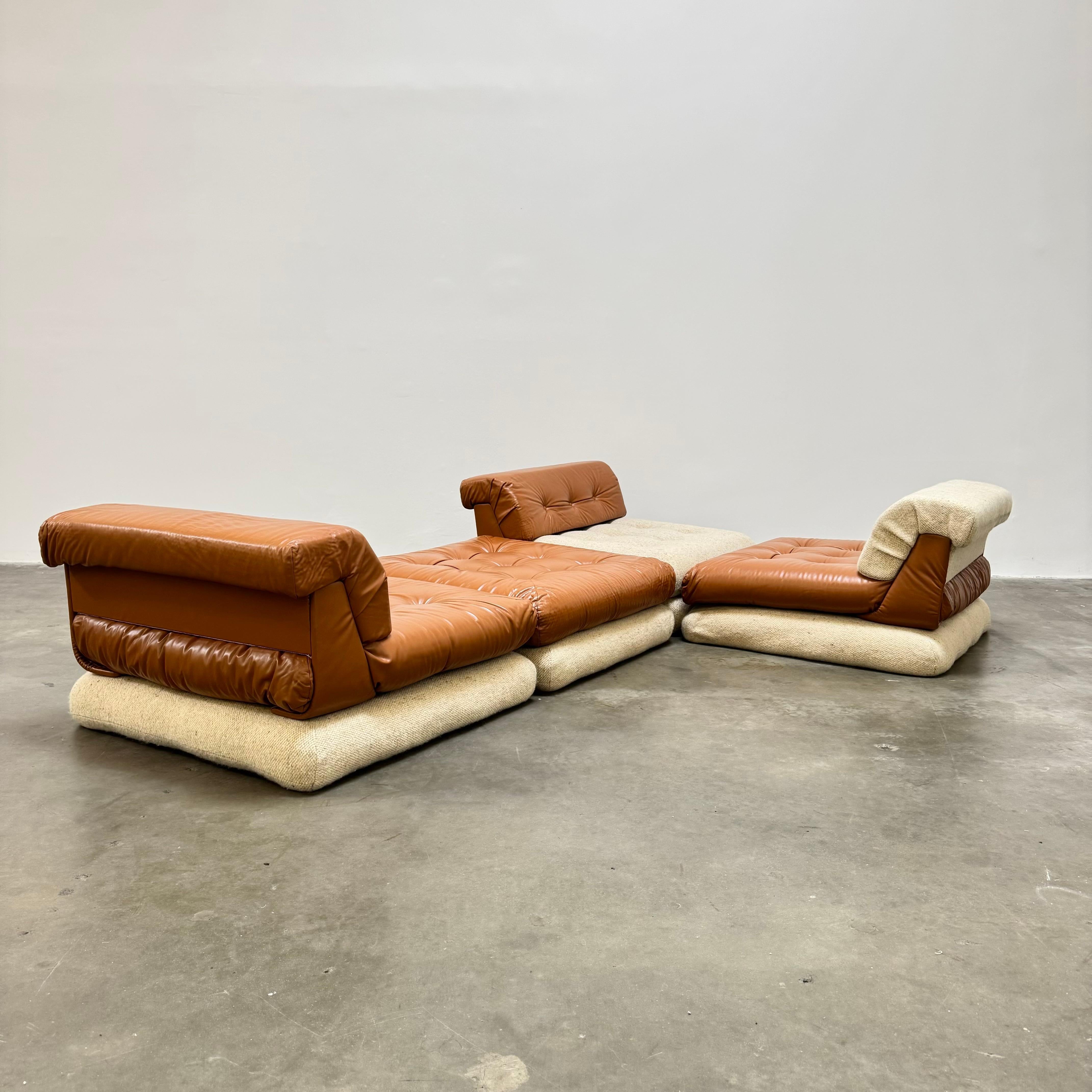 1st Edition Mah Jong Sofa by Hans Hopfer for Roche Bobois, France circa 1971 5