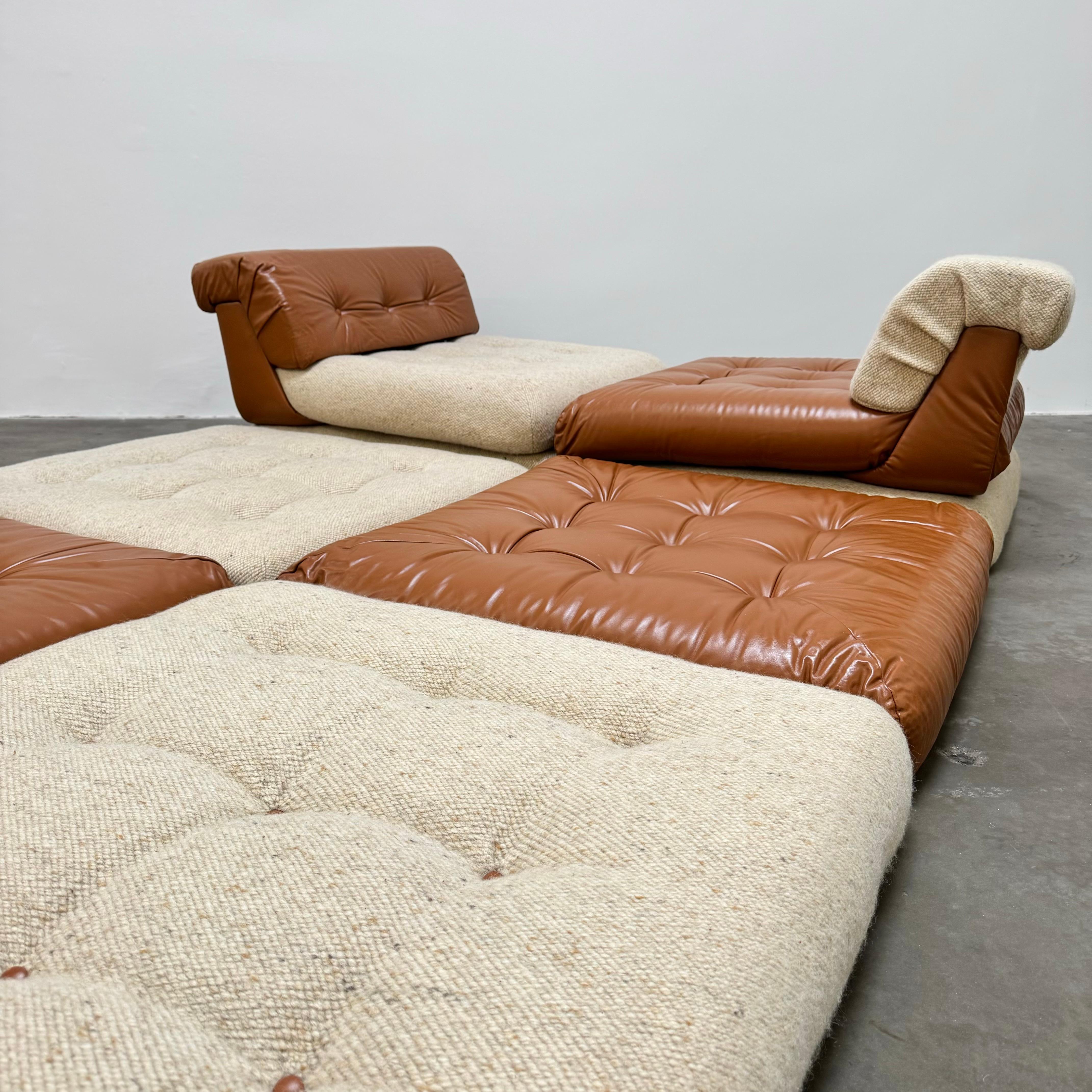 1st Edition Mah Jong Sofa by Hans Hopfer for Roche Bobois, France circa 1971 10