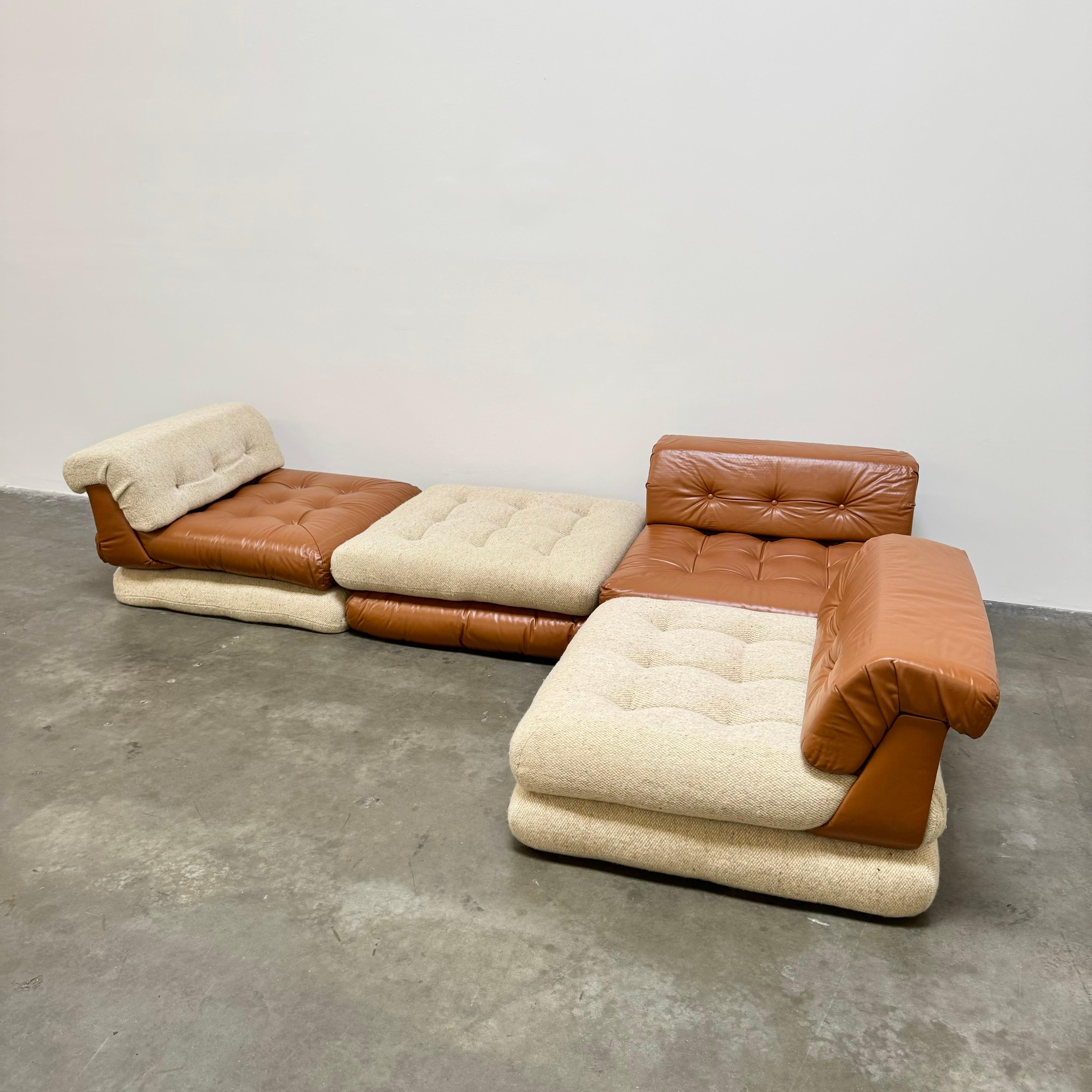 1st Edition Mah Jong Sofa by Hans Hopfer for Roche Bobois, France circa 1971 1