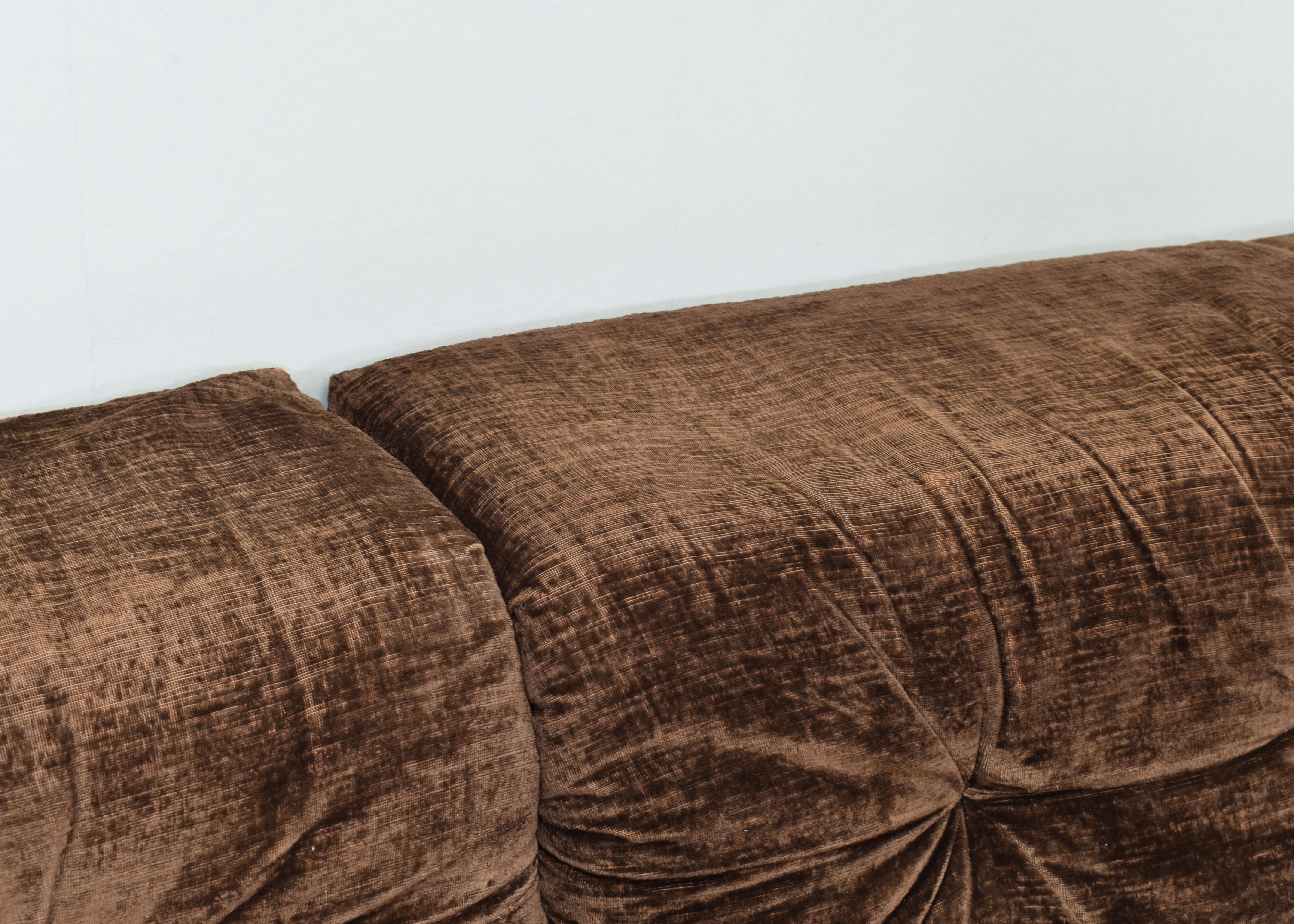 1st Edition 'Mah Jong' Sofa by Hans Hopfer for Roche Bobois, France 8
