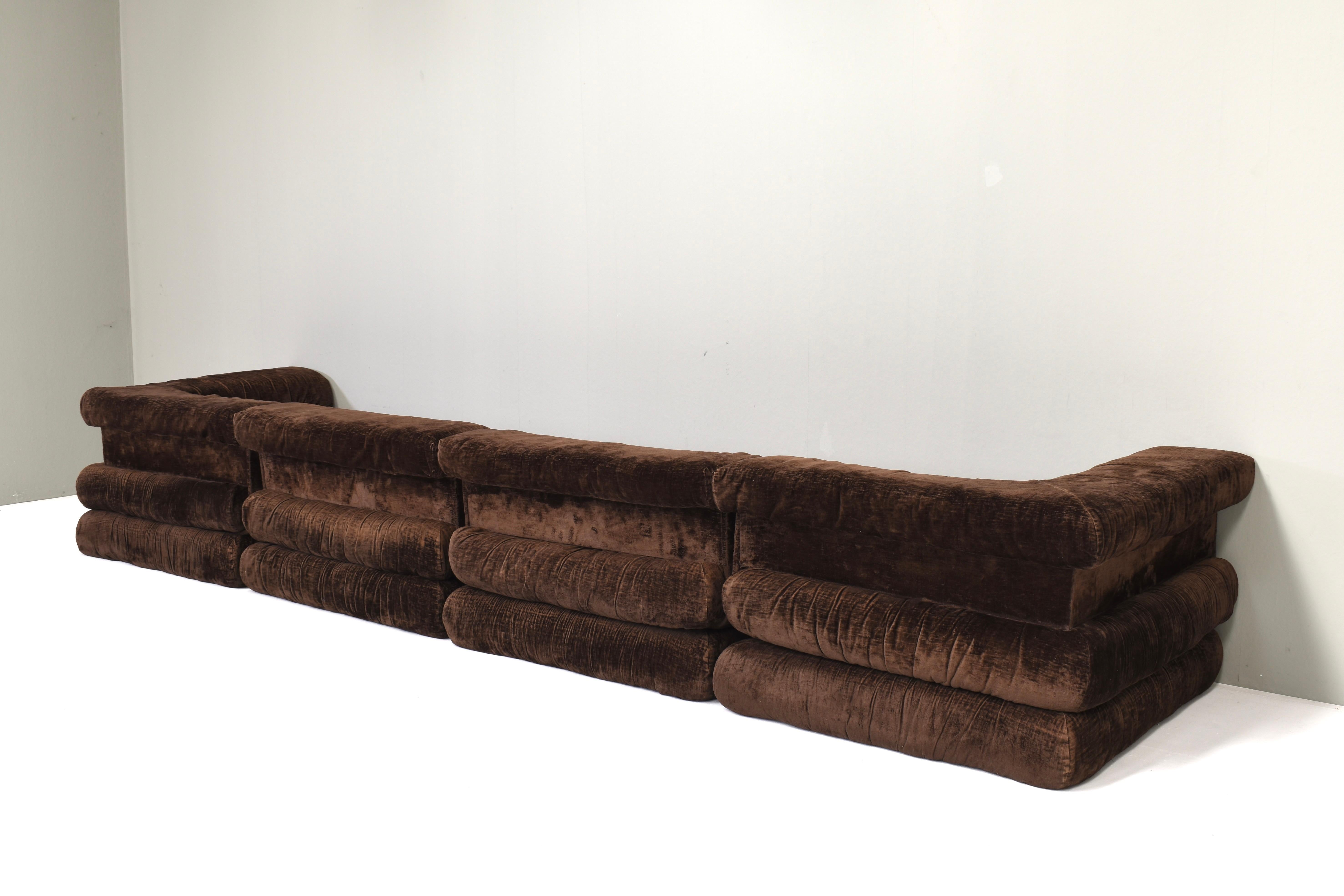 1st Edition 'Mah Jong' Sofa by Hans Hopfer for Roche Bobois, France In Fair Condition In Pijnacker, Zuid-Holland