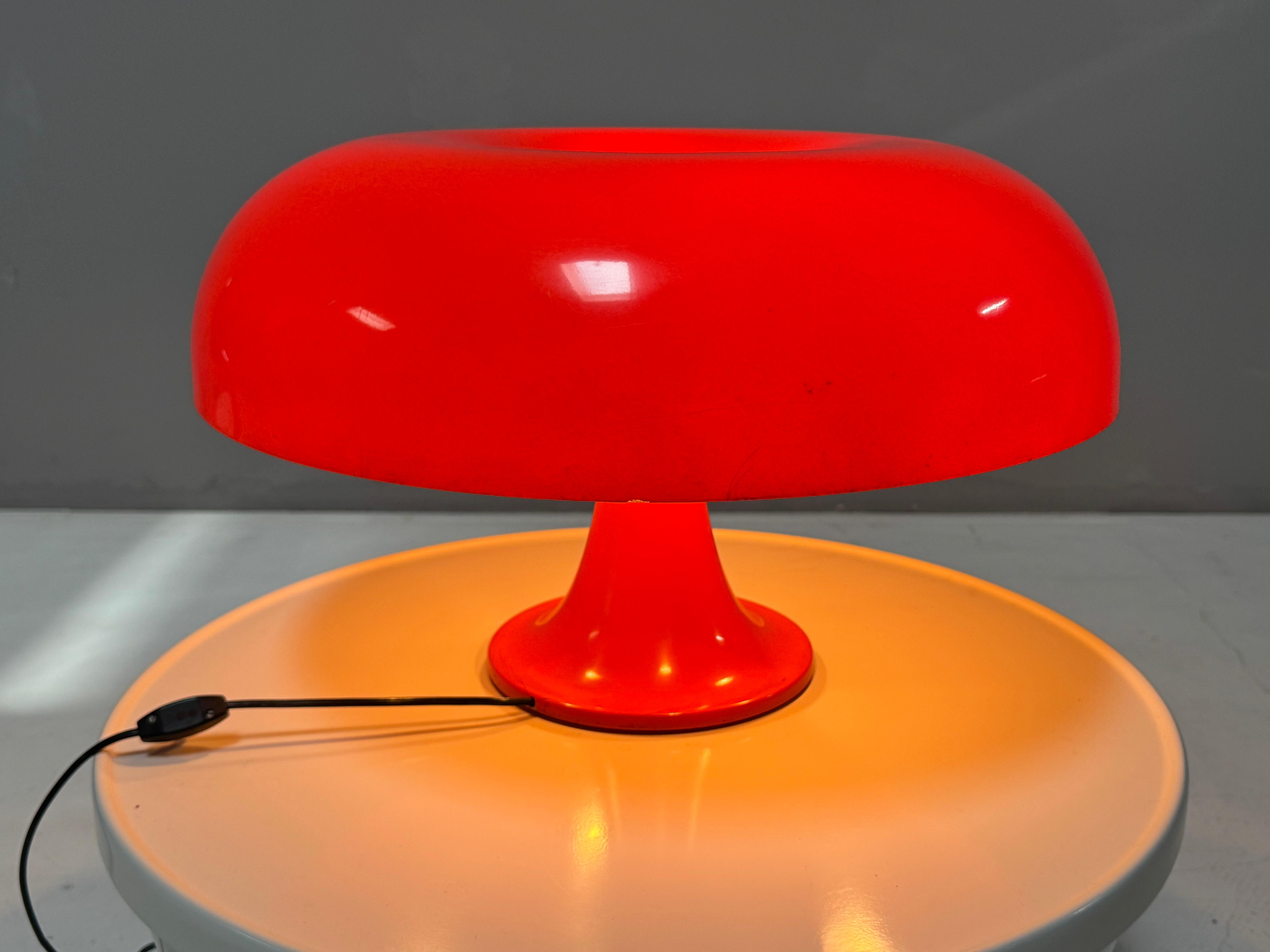 Space Age Lampada Nesso in 1a edizione per Artemide di Giancarlo Mattioli in vendita