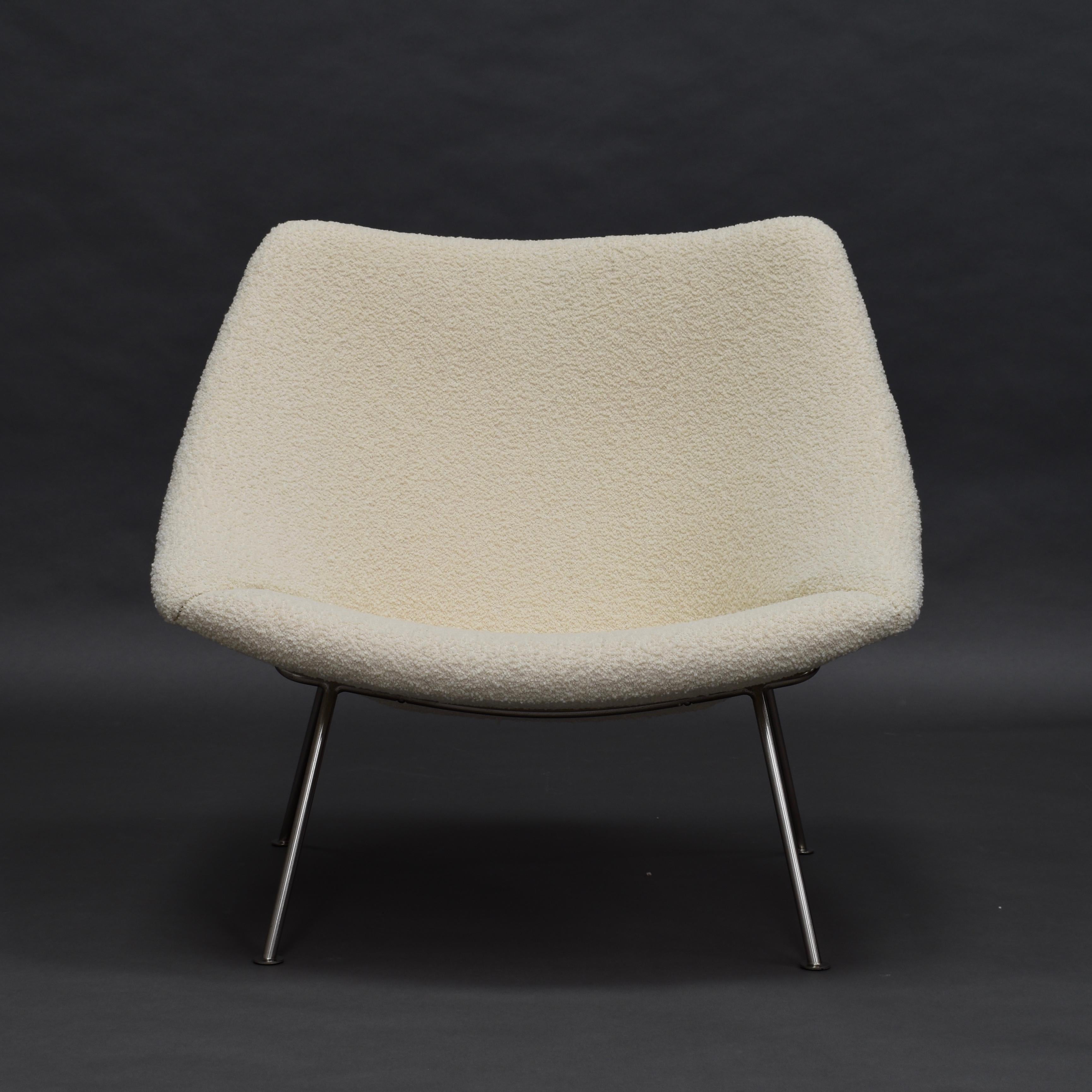 Mid-Century Modern 1st Edition Oyster Lounge Chair by Pierre Paulin Artifort New Upholstery, 1965 For Sale