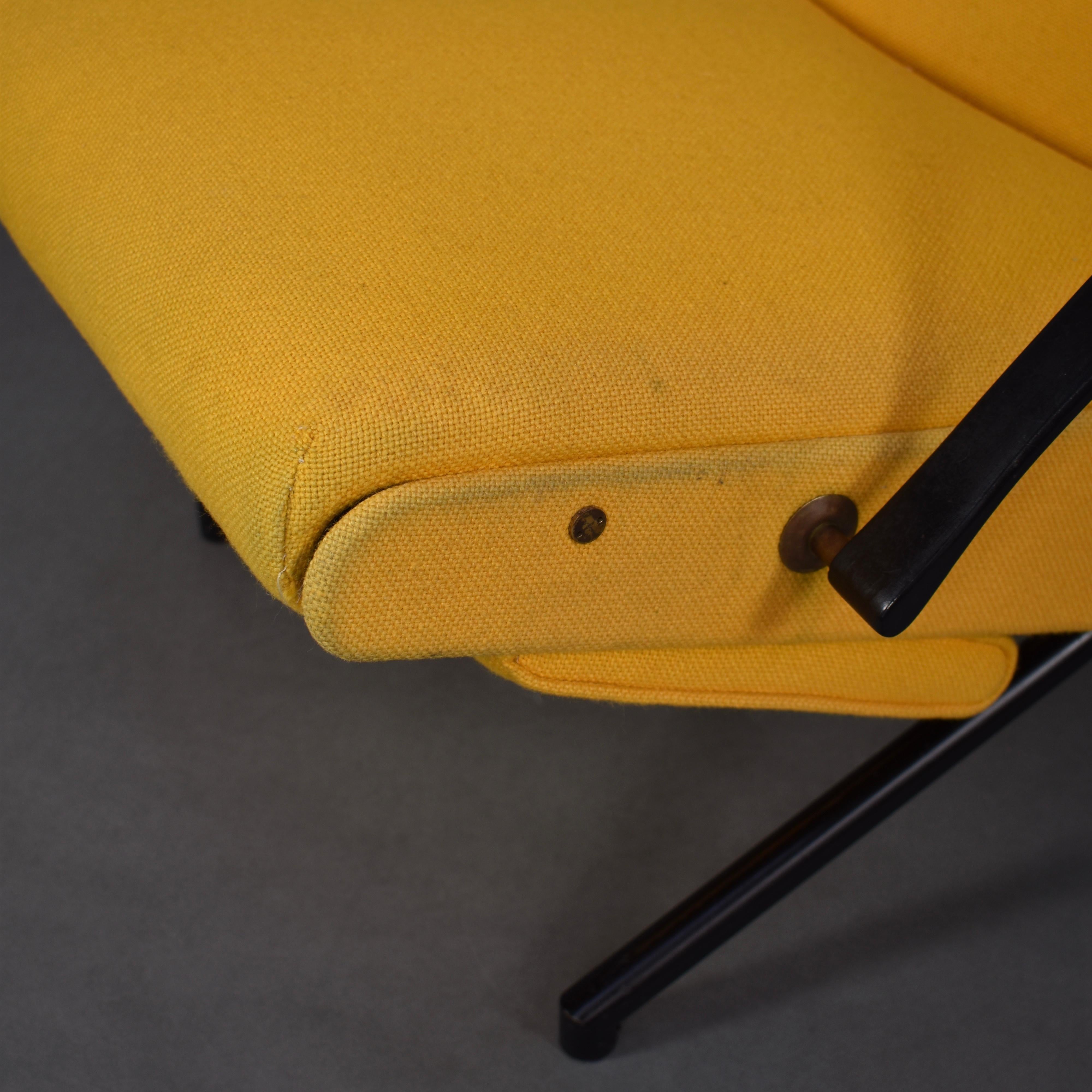 First Edition P40 Lounge Chair by Borsani for Tecno, Italy, circa 1950 3