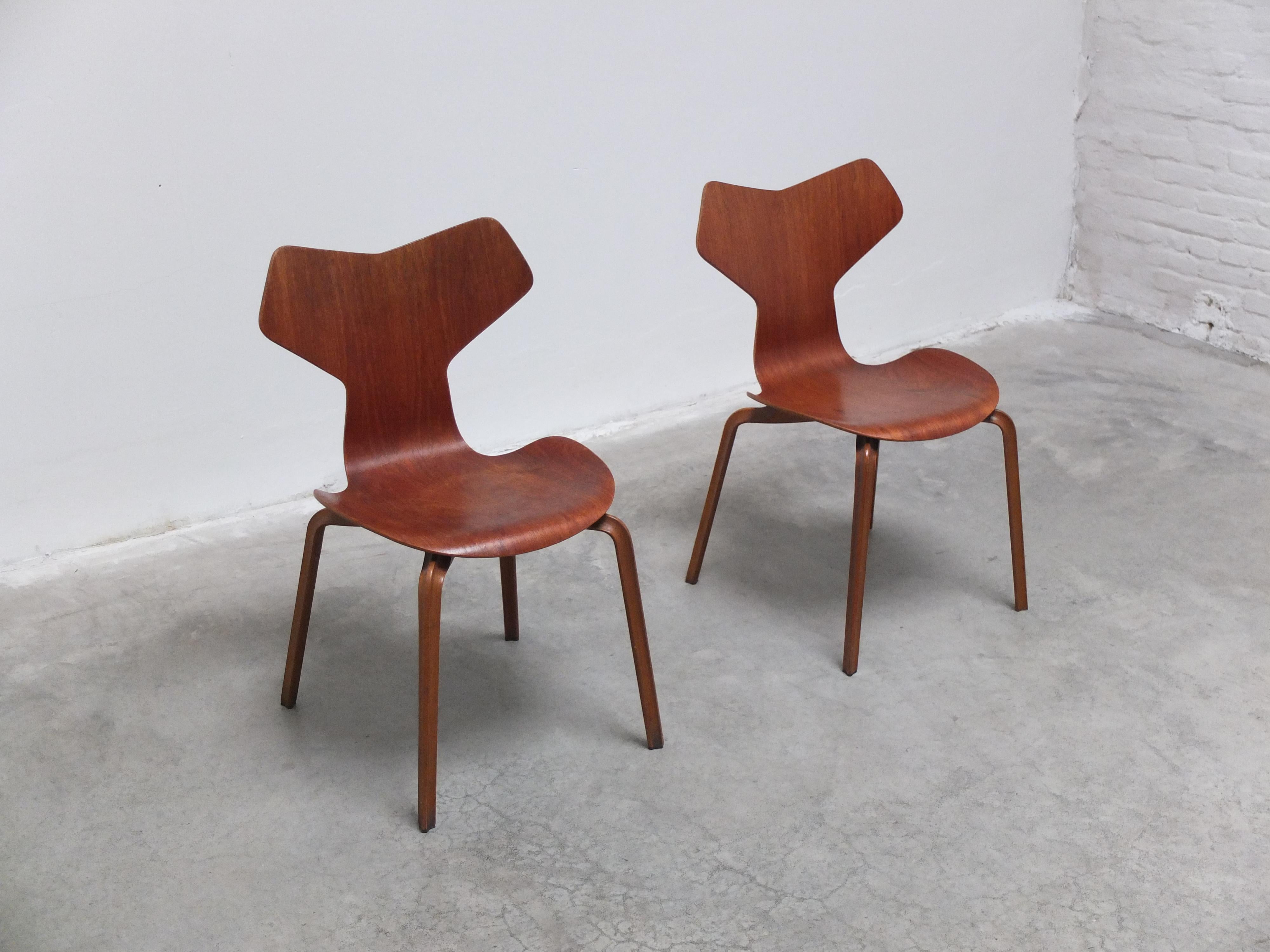 Scandinave moderne Paire de chaises 