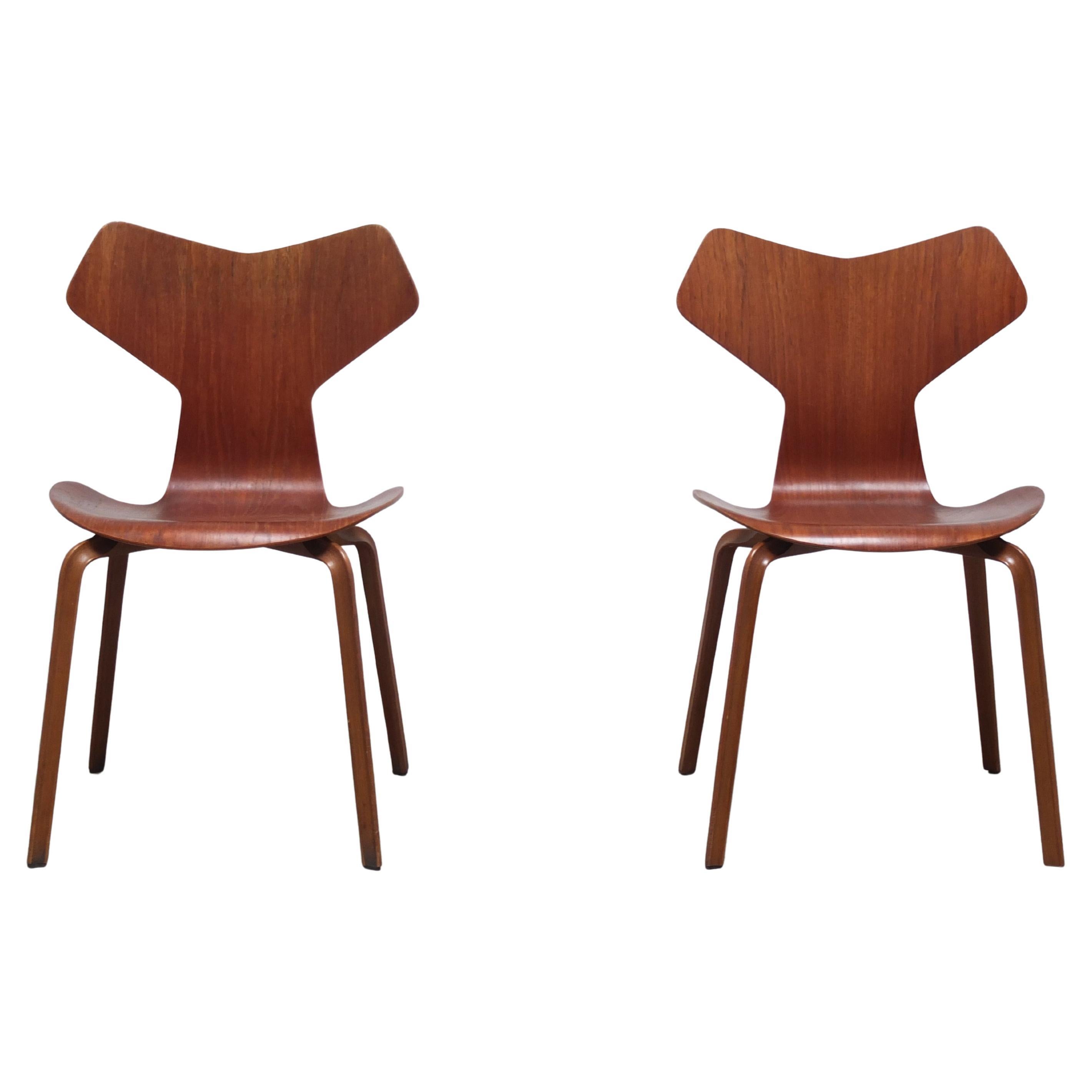 Paire de chaises "Grand Prix", 1ère édition, par Arne Jacobsen pour Fritz Hansen, 1957