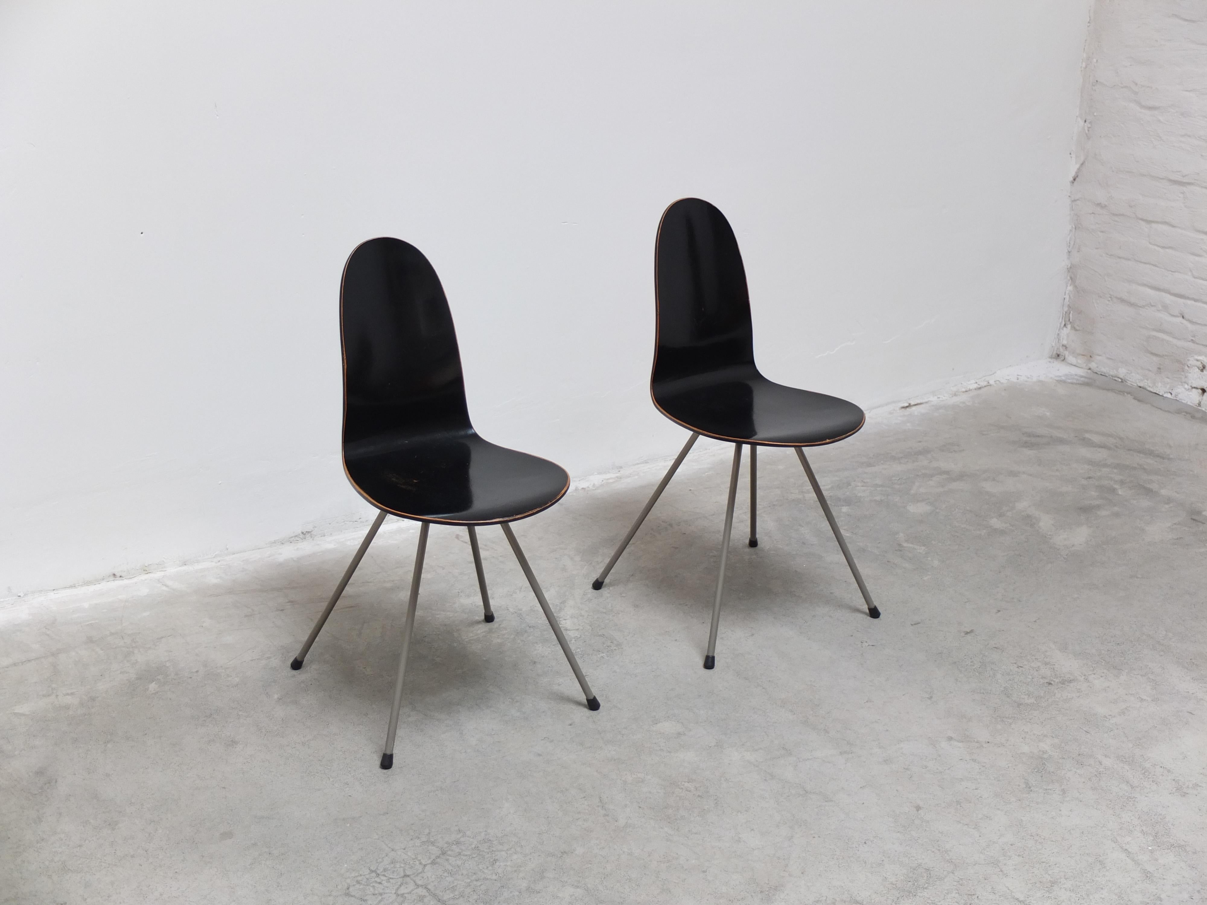 Scandinavian Modern 1st Edition Pair of 'Tongue' Chairs by Arne Jacobsen for Fritz Hansen, 1955