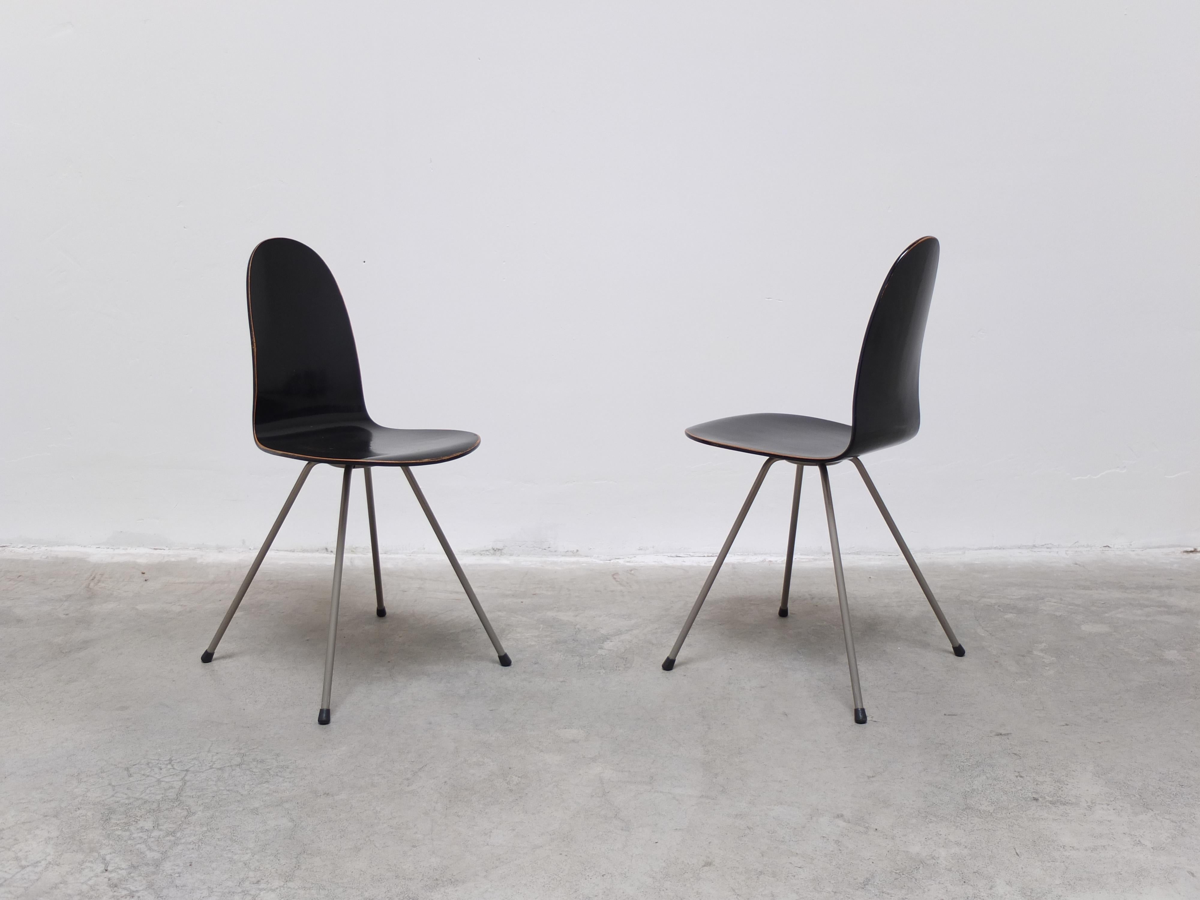 Metal 1st Edition Pair of 'Tongue' Chairs by Arne Jacobsen for Fritz Hansen, 1955