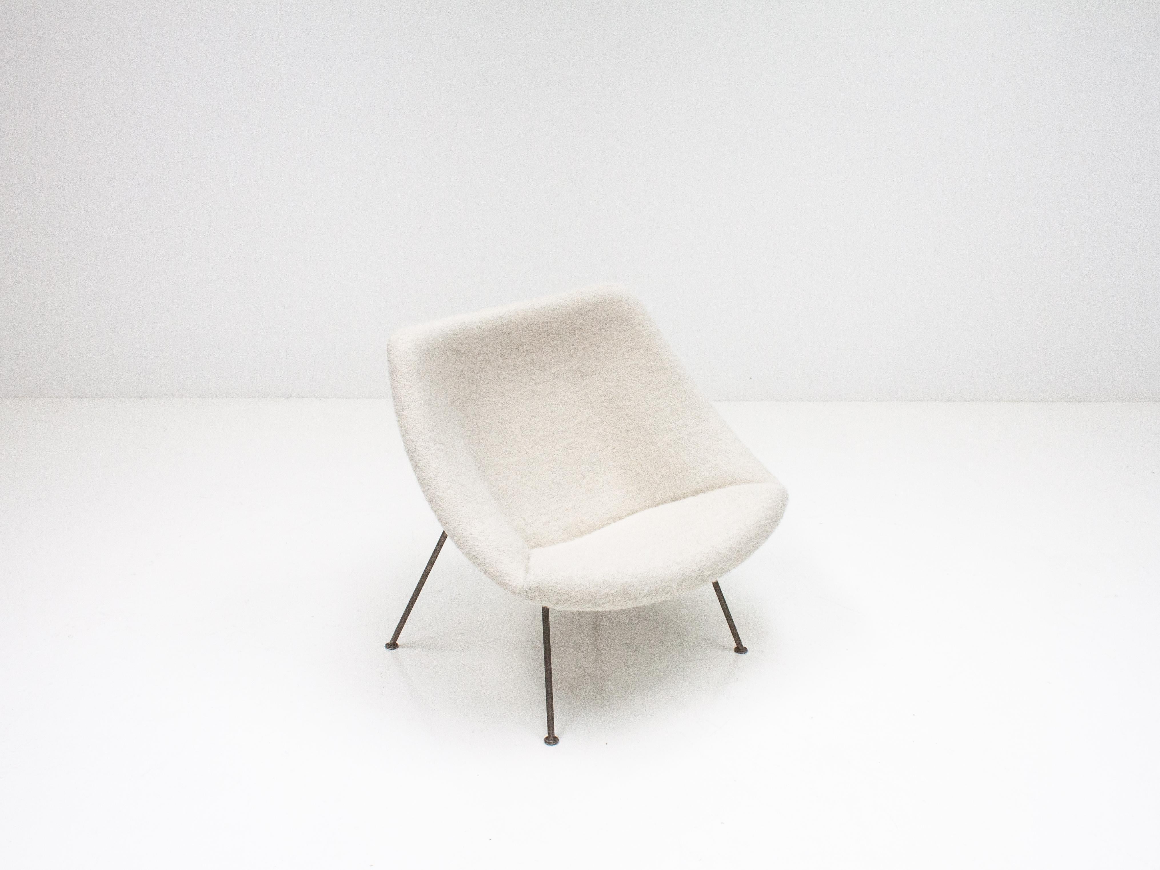 A 1st edition Pierre Paulin oyster lounge chair in newly upholstered fluffy wool, mohair and alpaca Pierre Frey fabric.

This 'little oyster' version is rarer than the larger and it was only produced for a short time, from 1965-1970, and has never