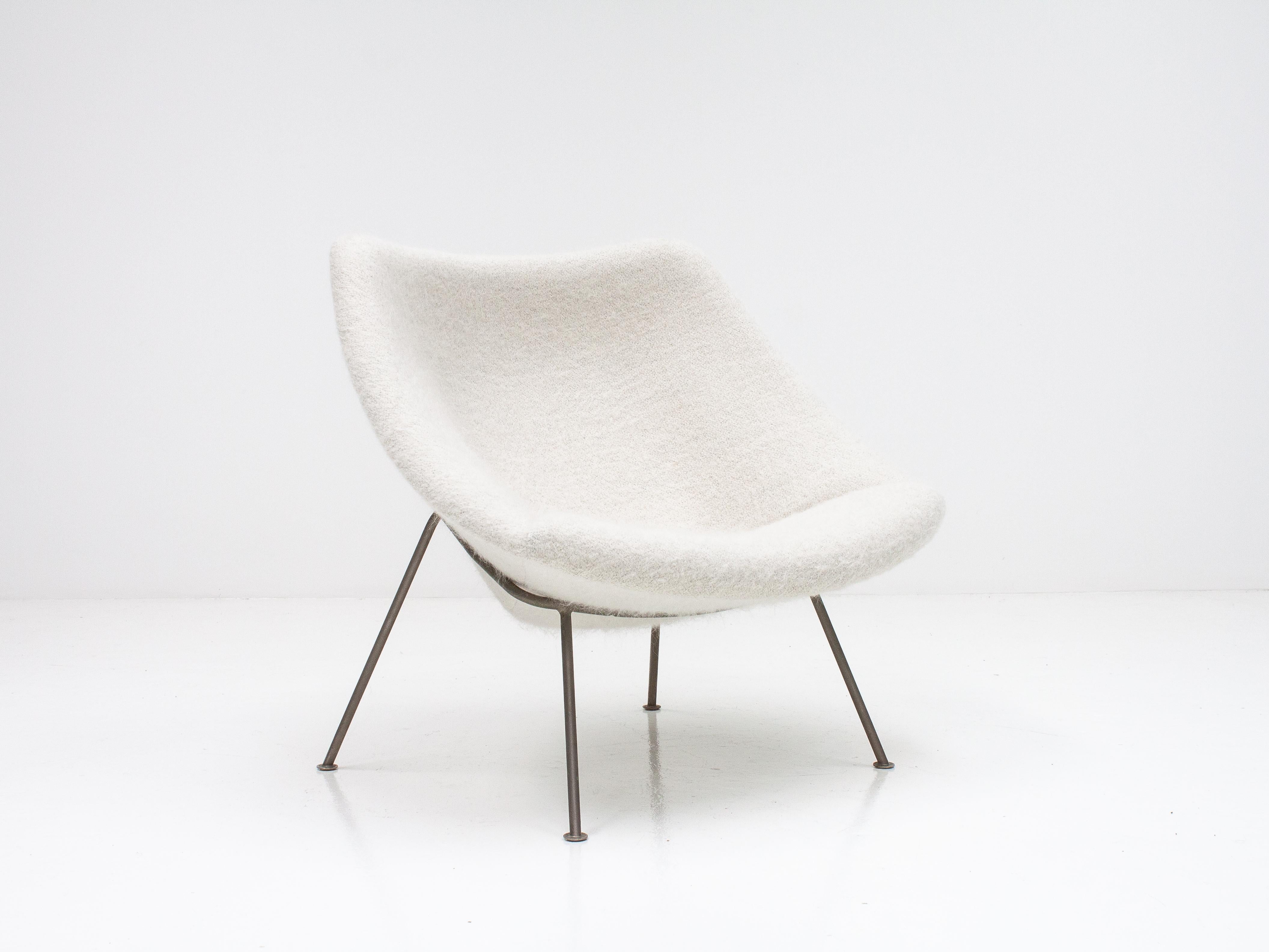 Dutch 1st Edition Pierre Paulin F156 'Little Oyster' Lounge Chair in Pierre Frey 1960s