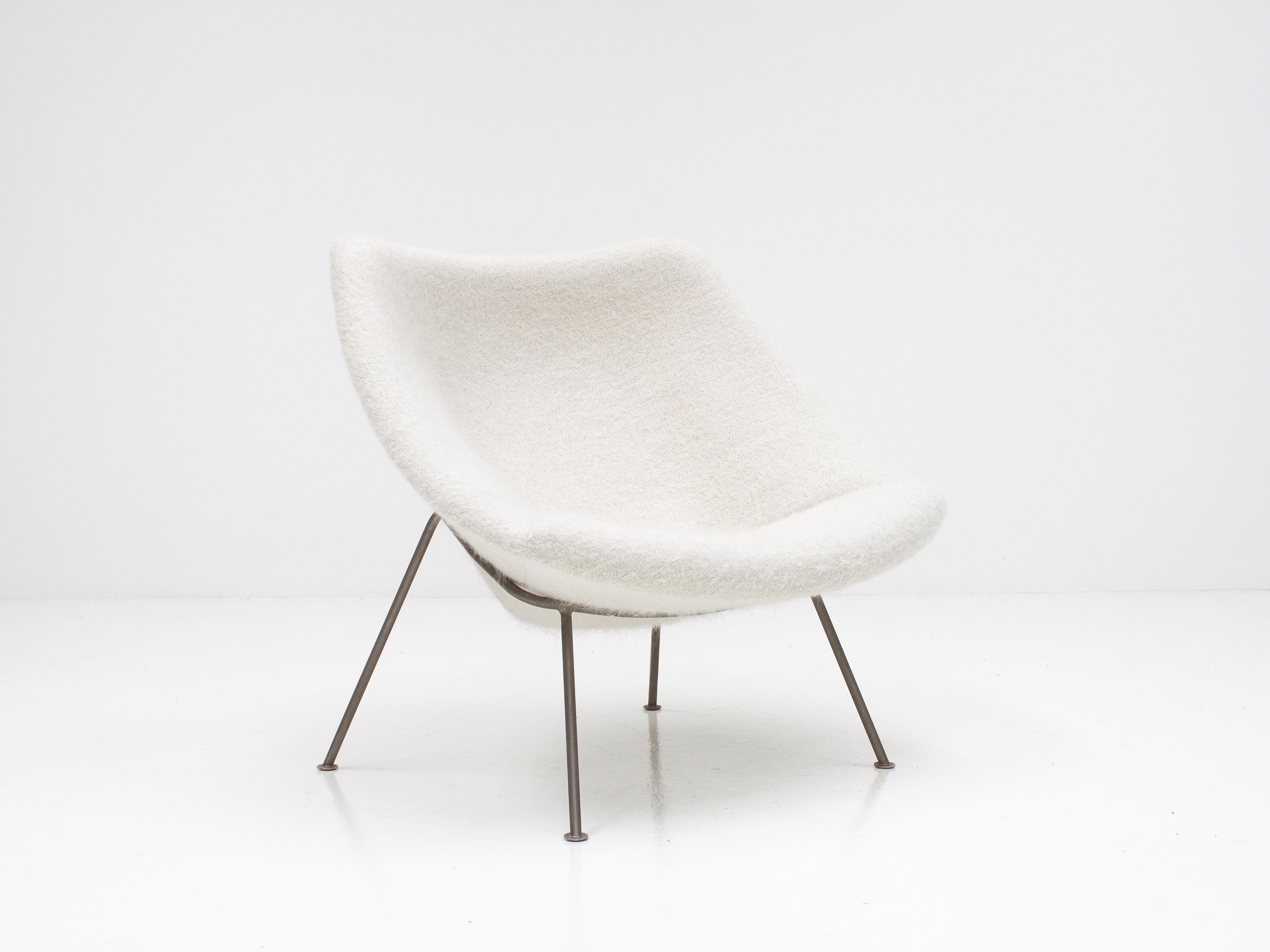 1st Edition Pierre Paulin F156 'Little Oyster' Lounge Chair in Pierre Frey 1960s 2