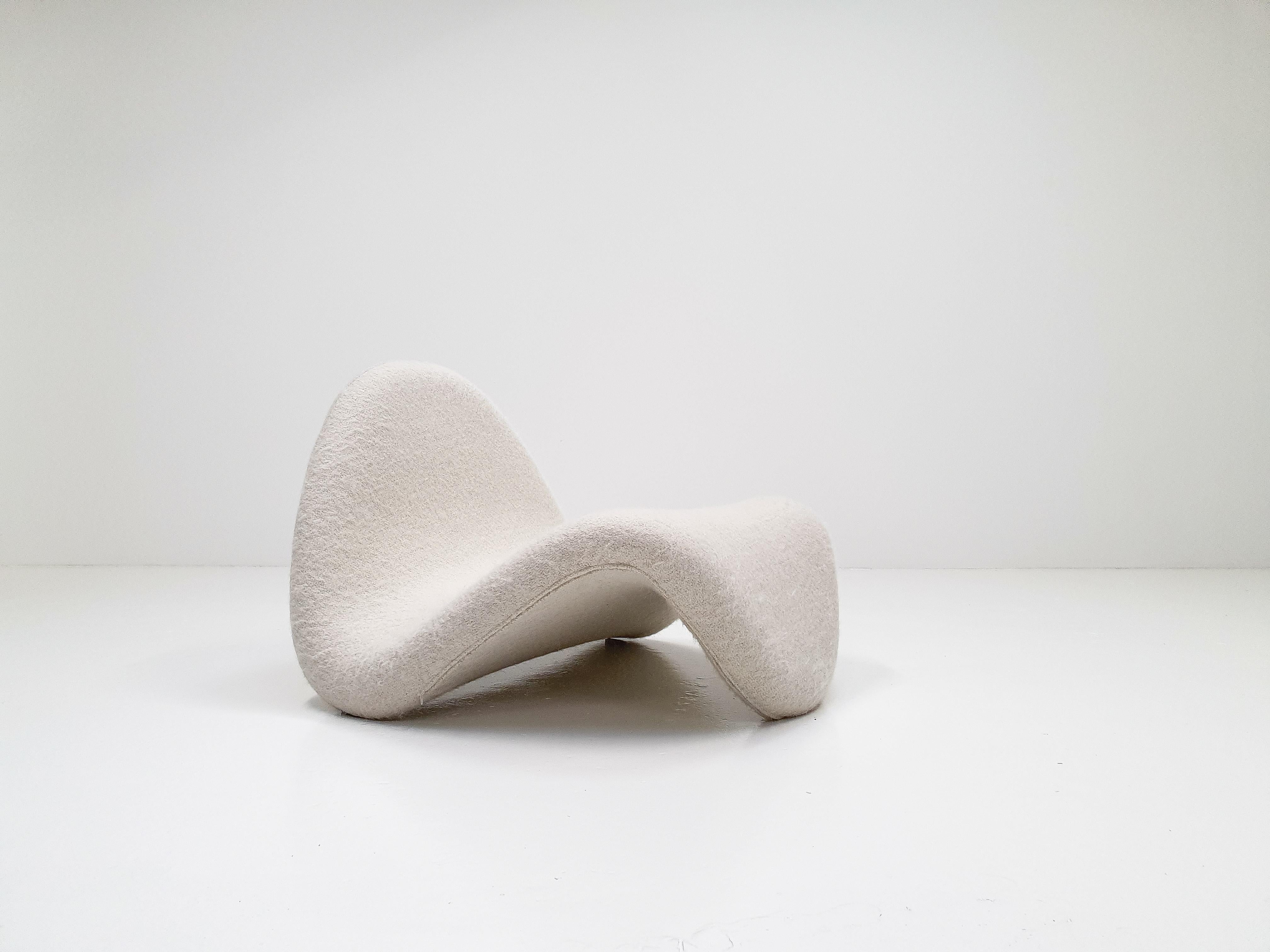 1st Edition Pierre Paulin Tongue Lounge Chair in Pierre Frey, Artifort, 1960s.

A 1st edition Pierre Paulin Tongue lounge chair in newly upholstered fluffy wool, mohair and alpaca Pierre Frey fabric.

Manufactured by Artifort, 1960s, now newly