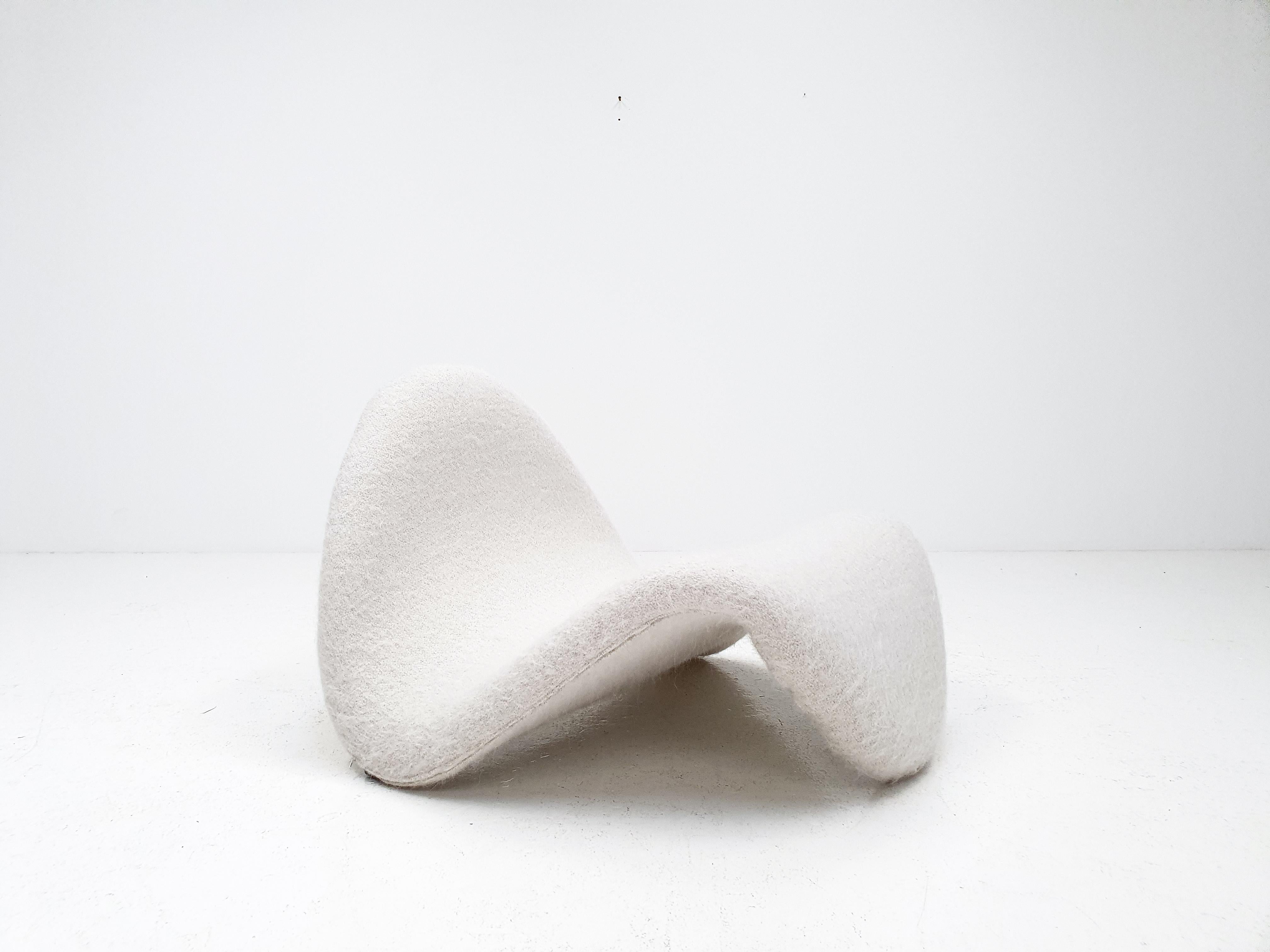 A 1st edition Pierre Paulin Tongue lounge chair produced in the 1960s by Artifort, Netherlands. Newly upholstered in fluffy wool, mohair, and alpaca fabric by Pierre Frey.

French designer Pierre Paulin (1927-2009) an icon in the design world