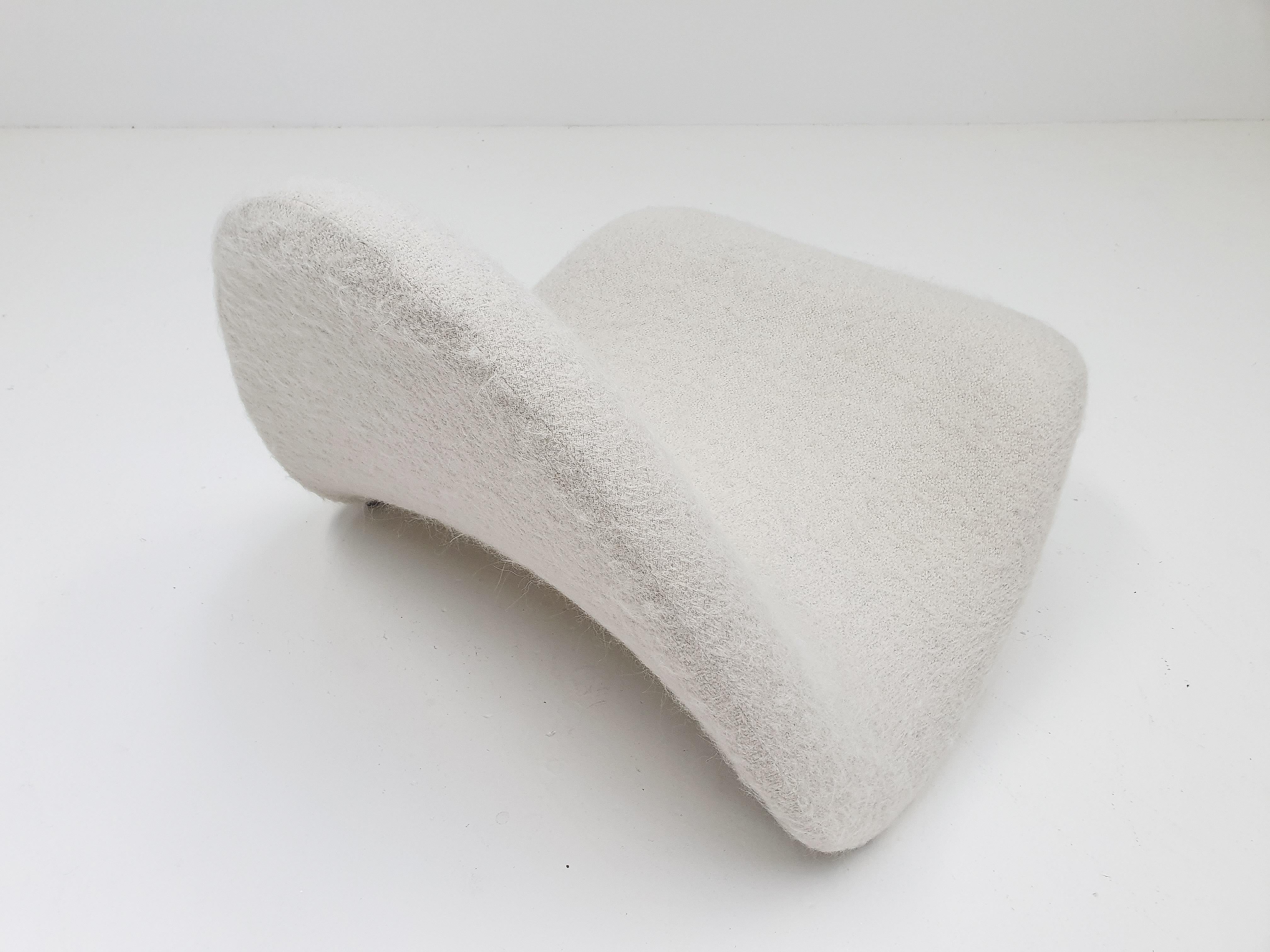 tongue chair