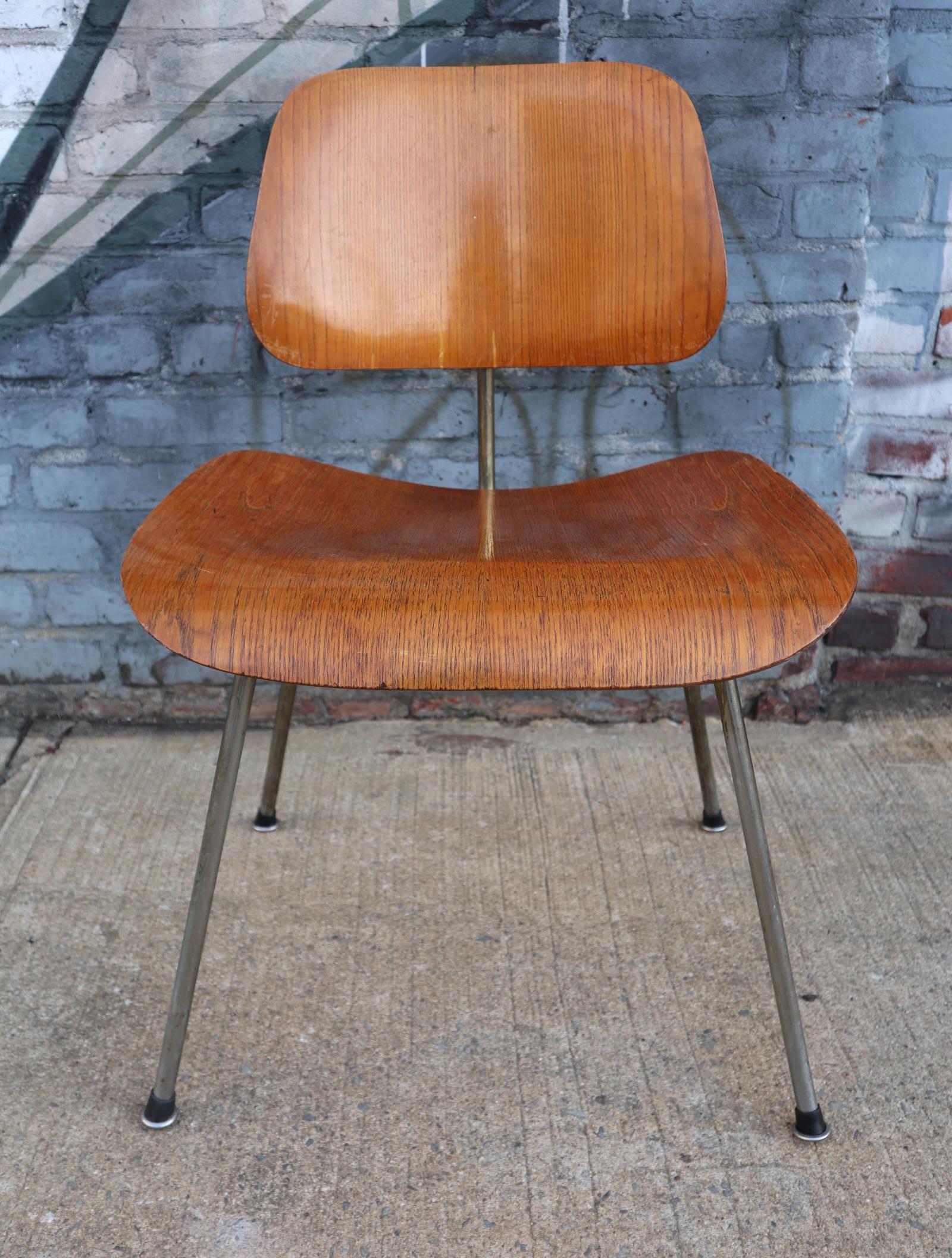 1st Edition Pre Herman Miller Eames DCM by Evans Products In Fair Condition In Brooklyn, NY