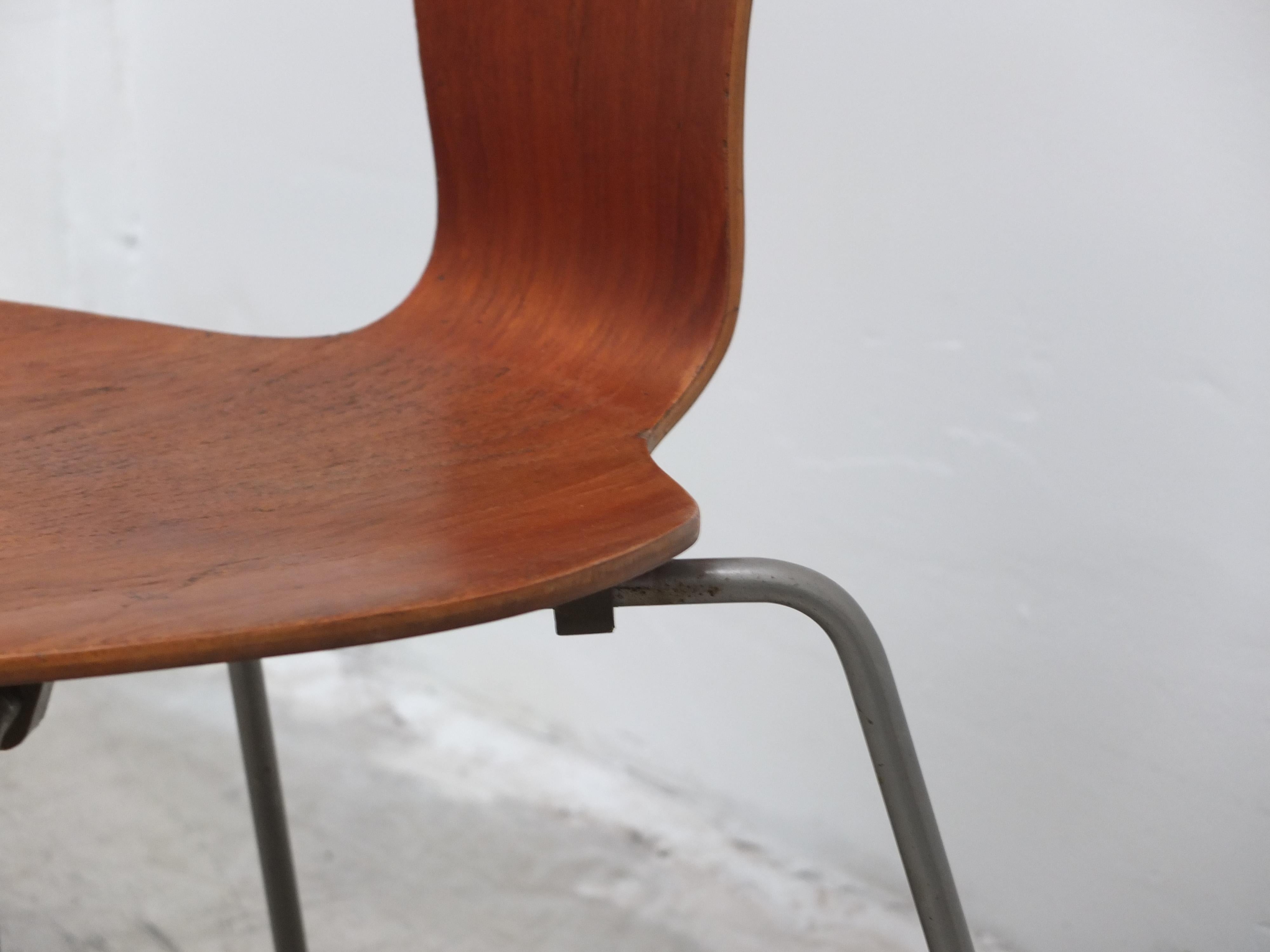 Satz von 4 „Mosquito“-Stühlen von Arne Jacobsen für Fritz Hansen, 1. Auflage, 1955 im Angebot 6