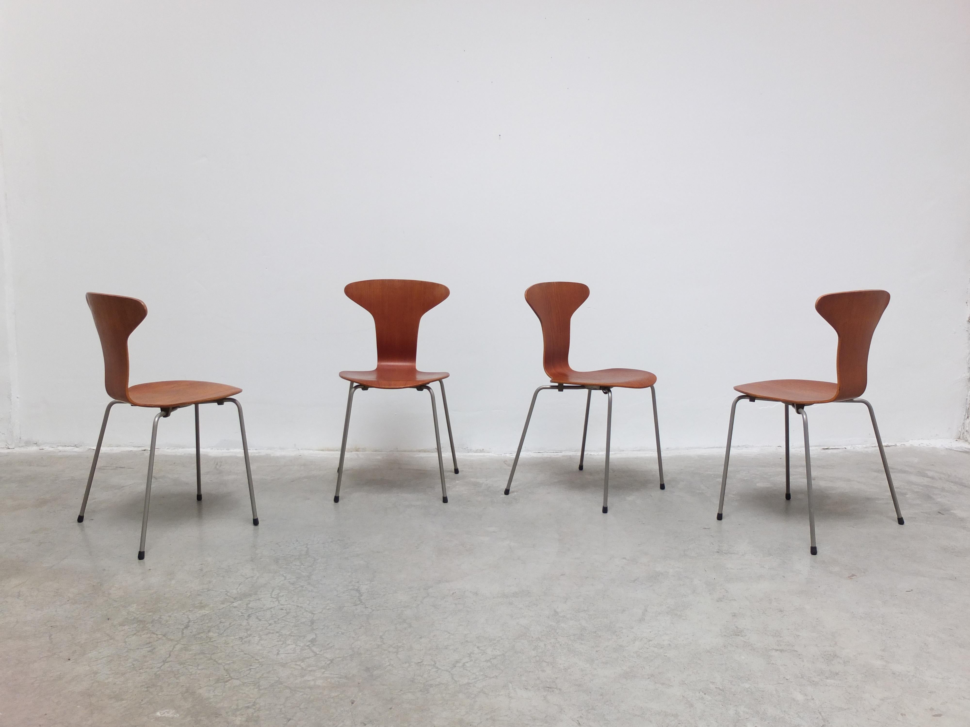 Satz von 4 „Mosquito“-Stühlen von Arne Jacobsen für Fritz Hansen, 1. Auflage, 1955 im Angebot 8