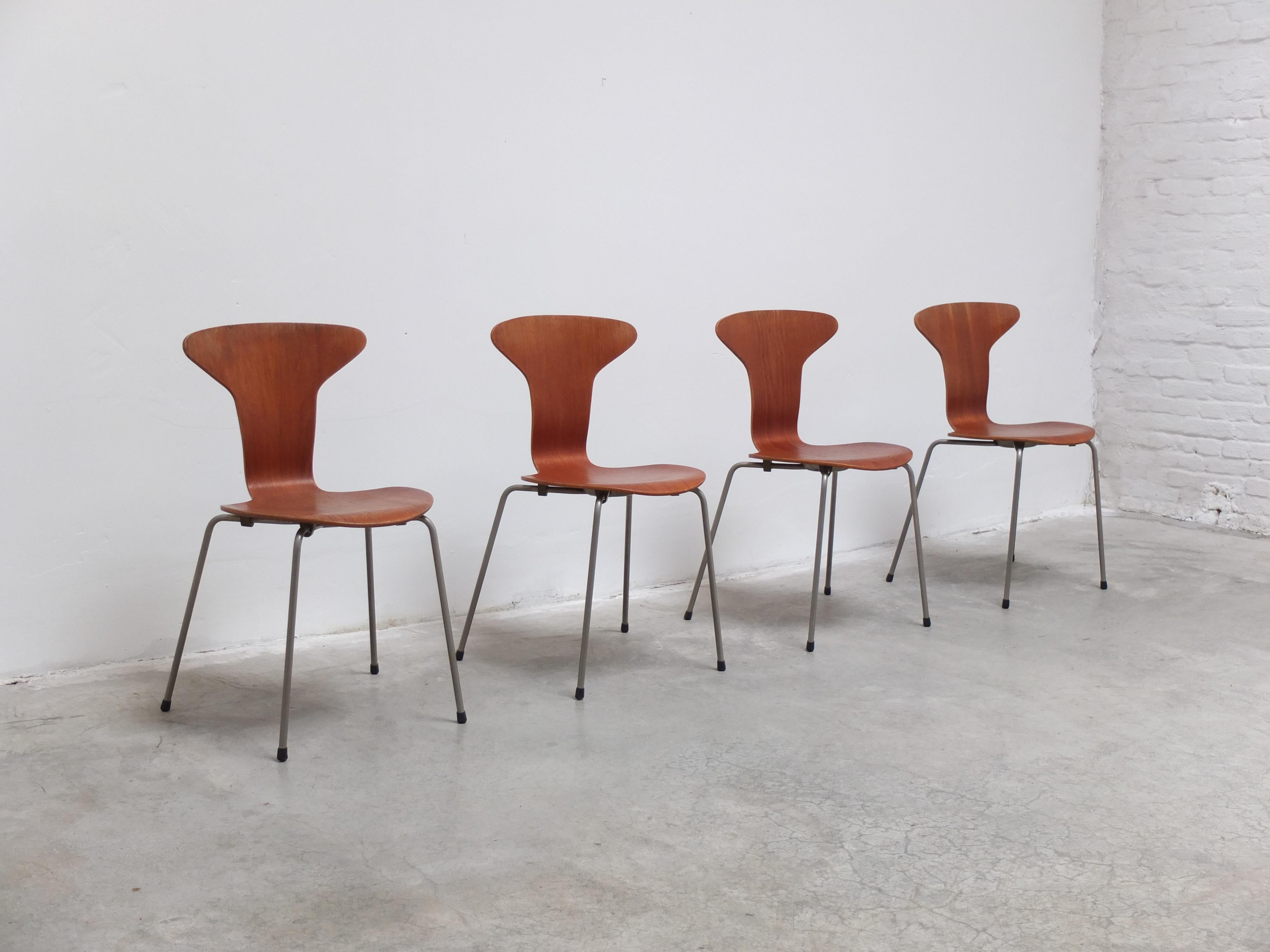 Satz von 4 „Mosquito“-Stühlen von Arne Jacobsen für Fritz Hansen, 1. Auflage, 1955 (Skandinavische Moderne) im Angebot