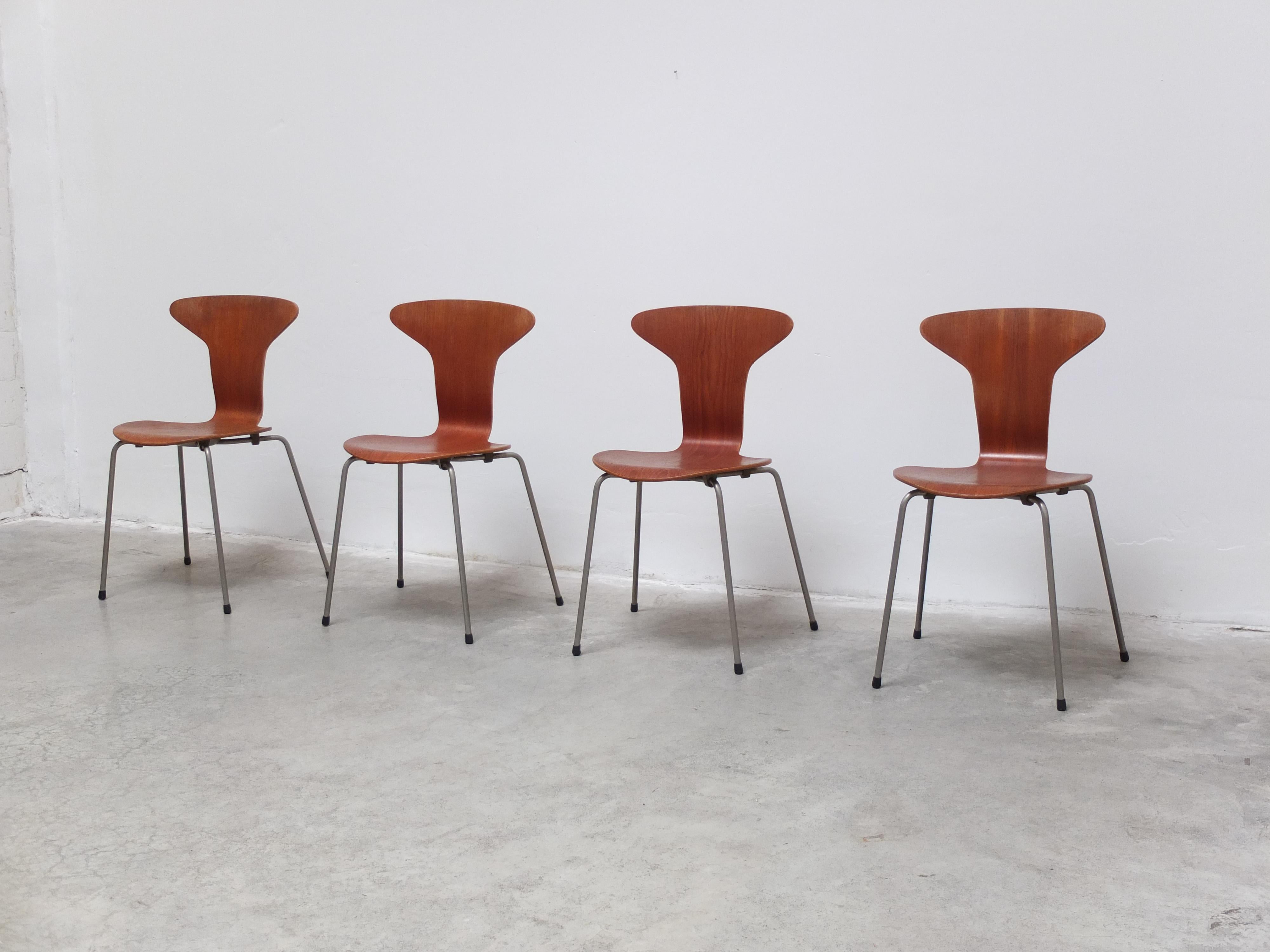 Satz von 4 „Mosquito“-Stühlen von Arne Jacobsen für Fritz Hansen, 1. Auflage, 1955 (Dänisch) im Angebot