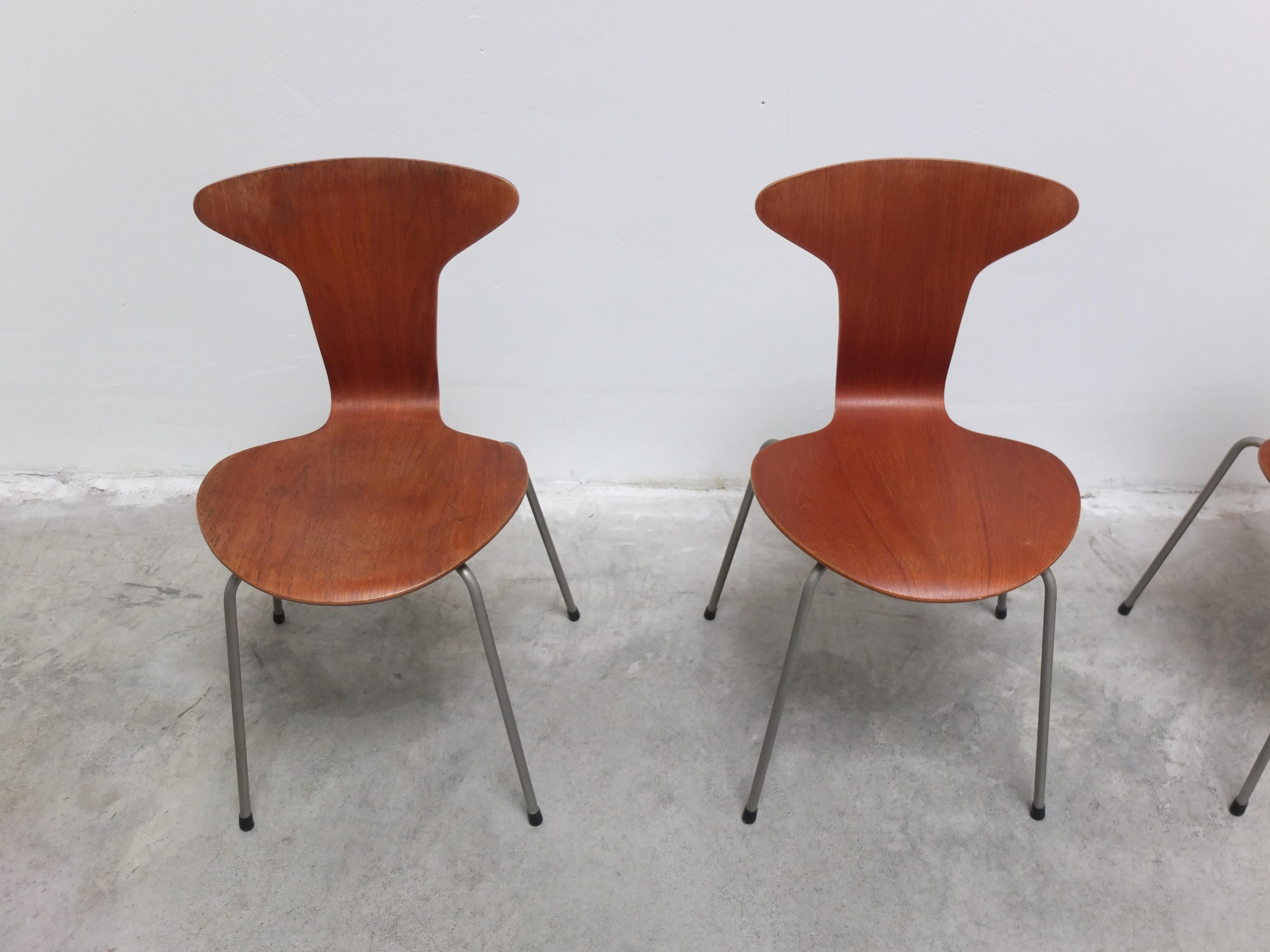 Satz von 4 „Mosquito“-Stühlen von Arne Jacobsen für Fritz Hansen, 1. Auflage, 1955 (20. Jahrhundert) im Angebot
