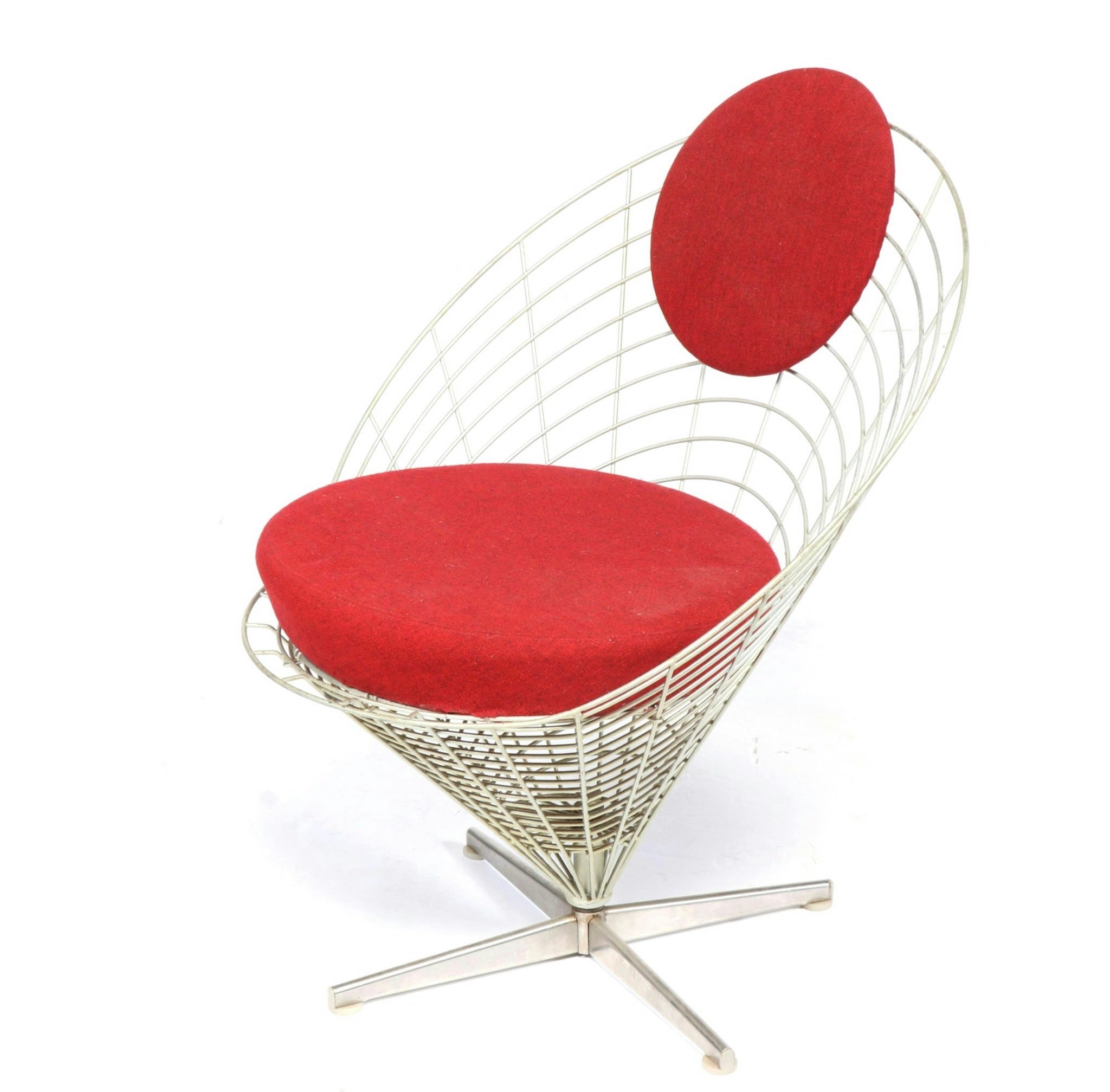 Chaise en fil de fer K2 de Verner Panton datant de 1960. La chaise est en état d'être trouvée. Nous avons été surpris de trouver une chaise originale et nous avons choisi de la laisser dans son état d'origine. Il semble qu'il y ait quelques taches