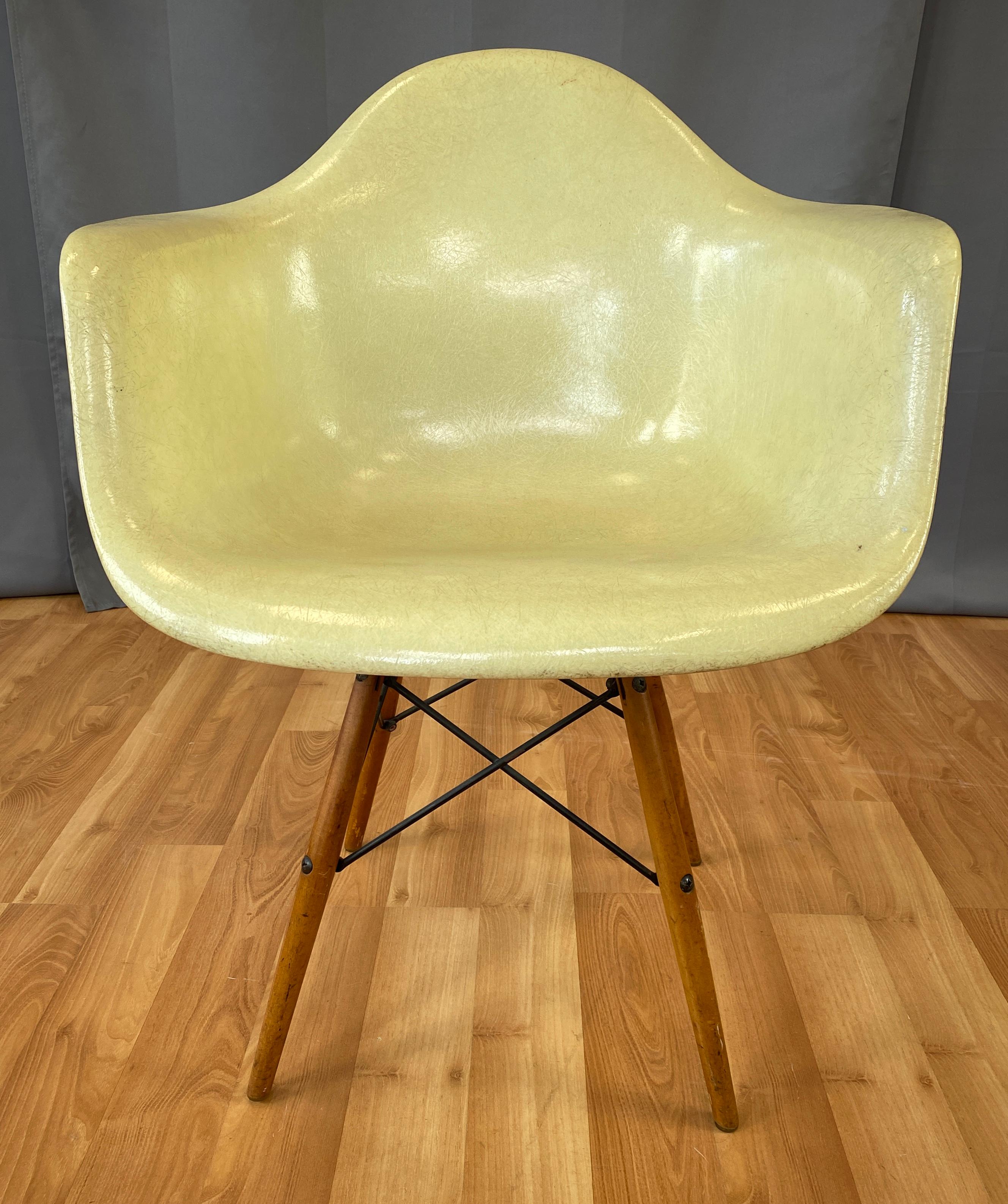 Mid-Century Modern 1st Edition Zenith Plastics Rope Edge Paw Chair Charles Eames for Herman Miller