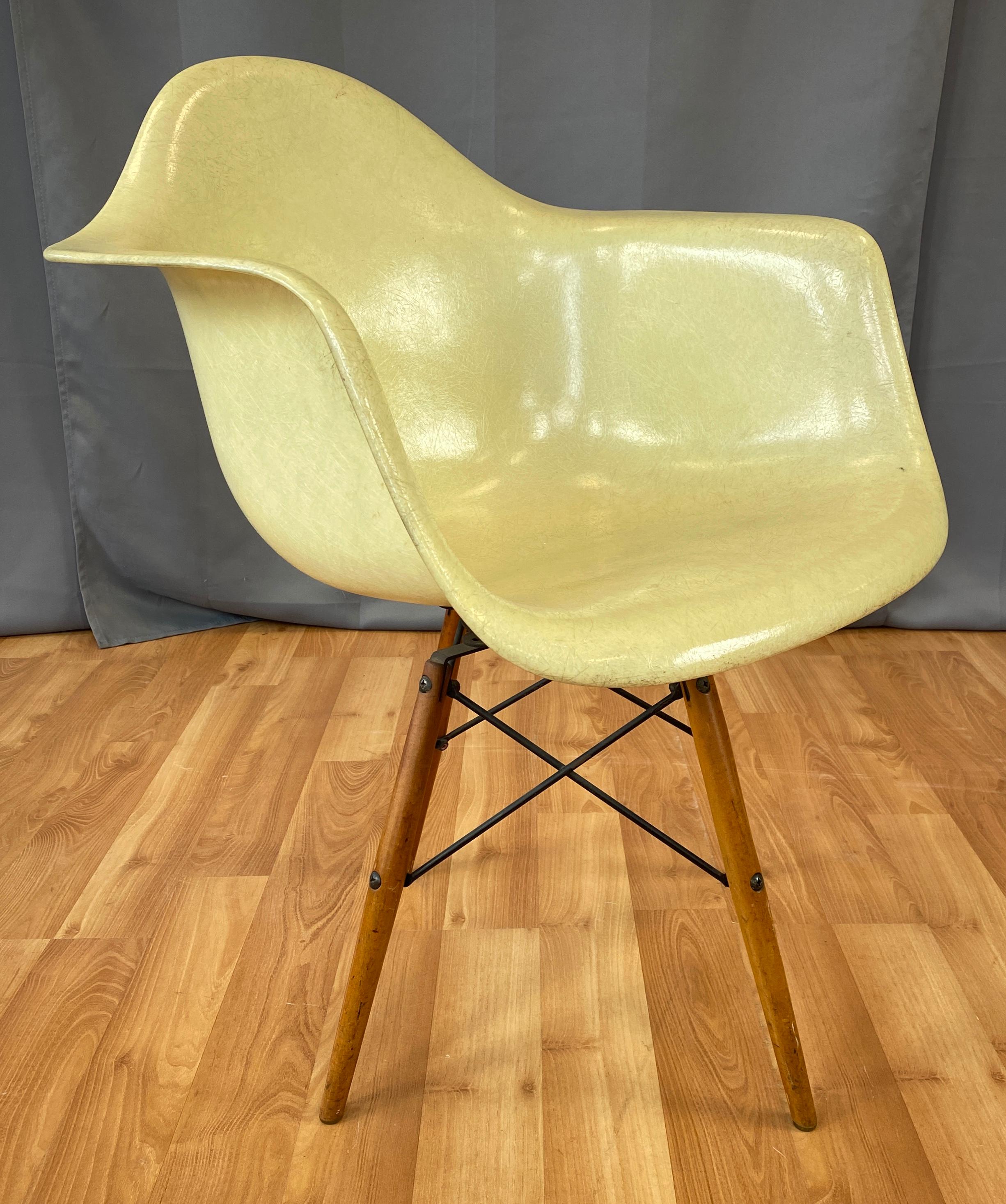 American 1st Edition Zenith Plastics Rope Edge Paw Chair Charles Eames for Herman Miller