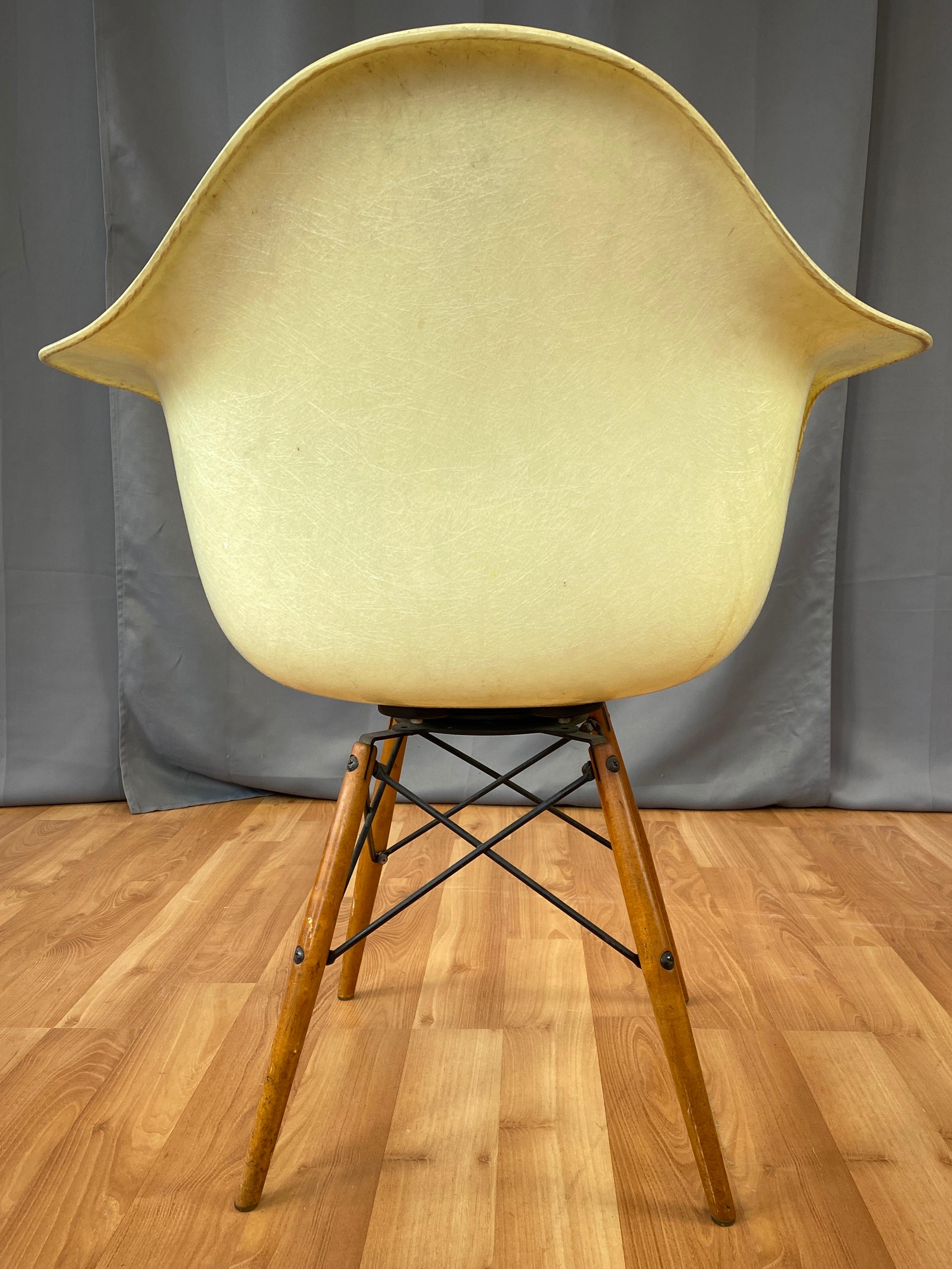 Mid-20th Century 1st Edition Zenith Plastics Rope Edge Paw Chair Charles Eames for Herman Miller