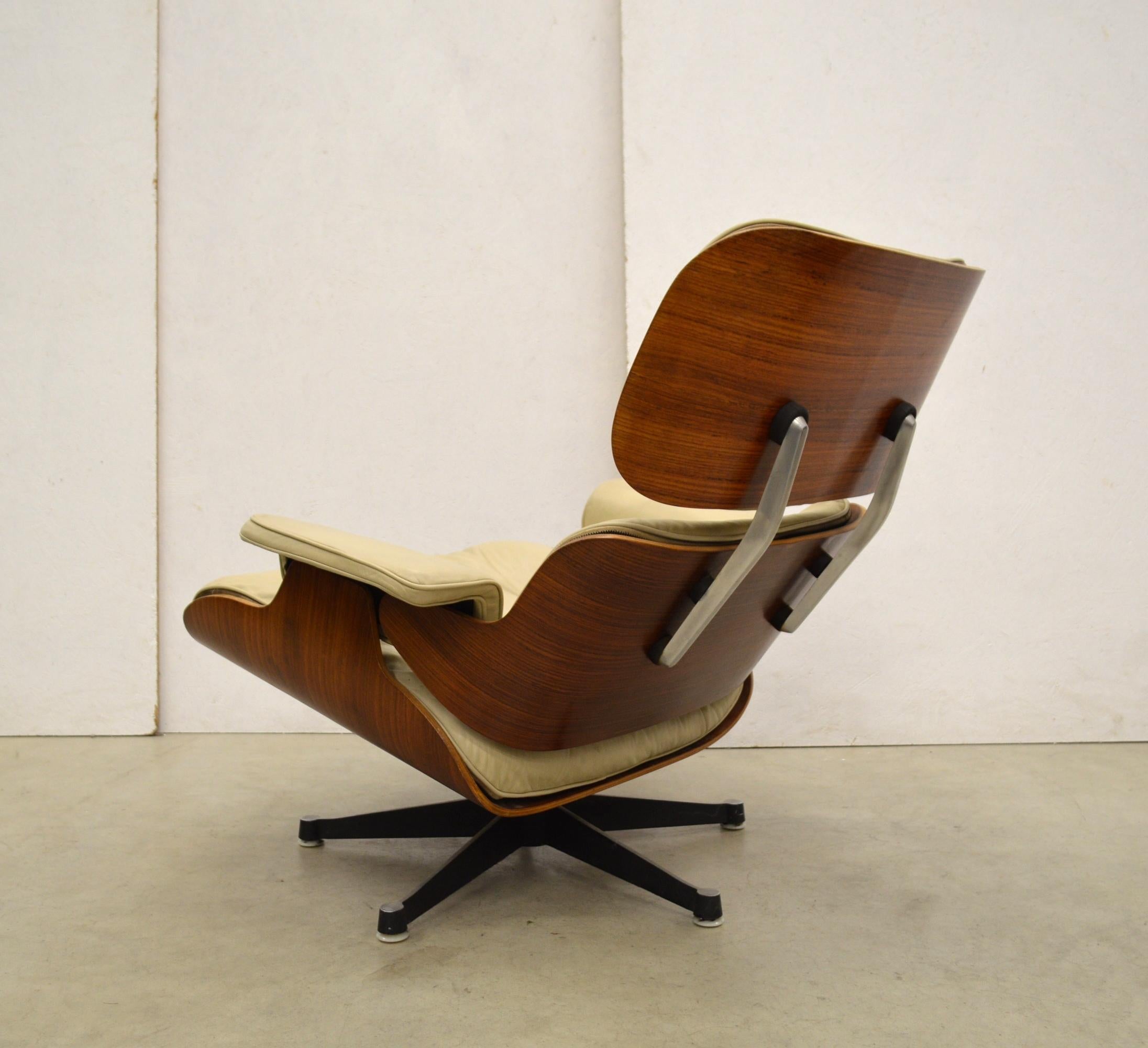 1st European Edition Eames Lounge Chair Hille Herman Miller 1950s In Good Condition In Aachen, NW