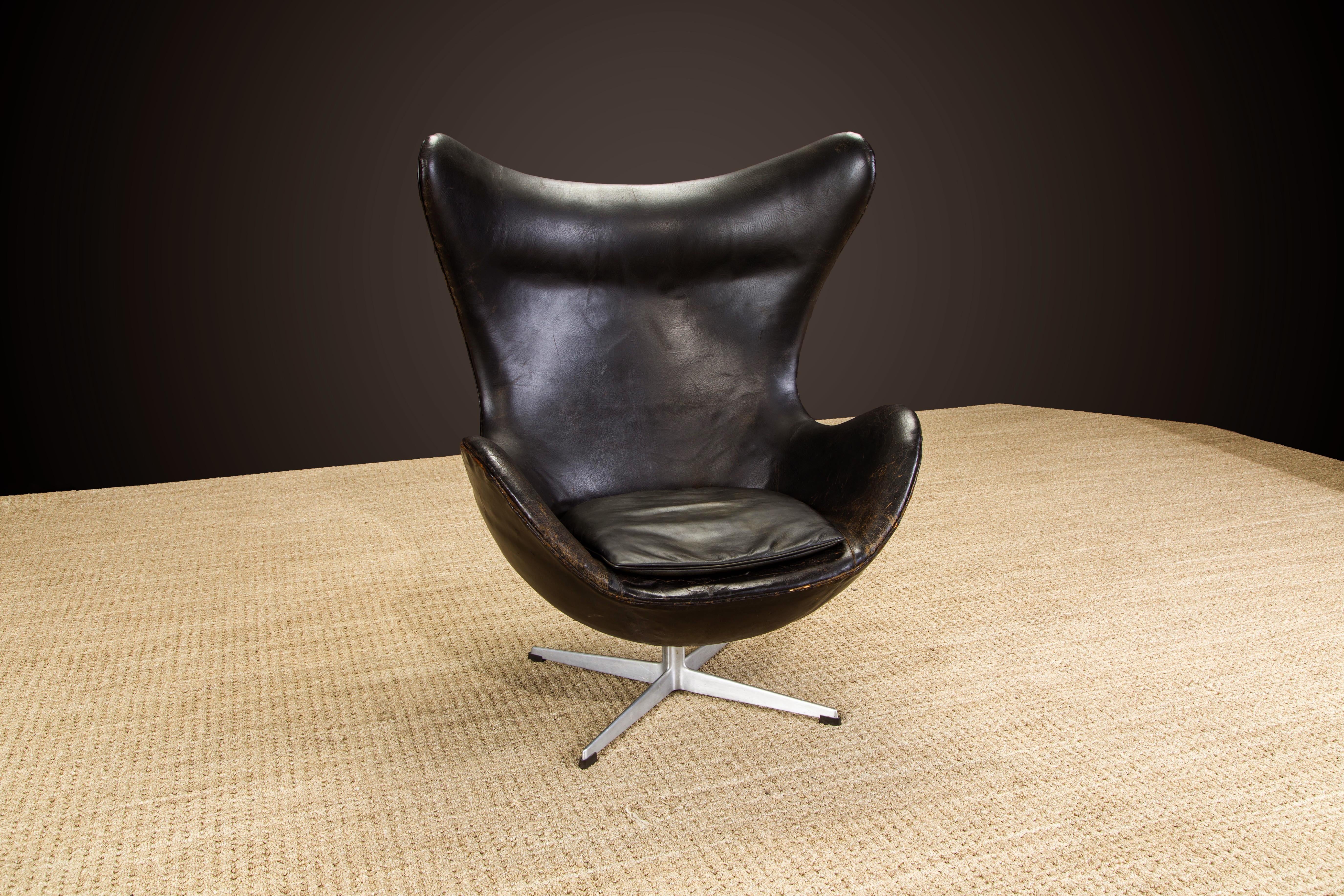 1ère Génération 1958 Arne Jacobsen Egg Chair for Fritz Hansen w Original Leather, Signed 3