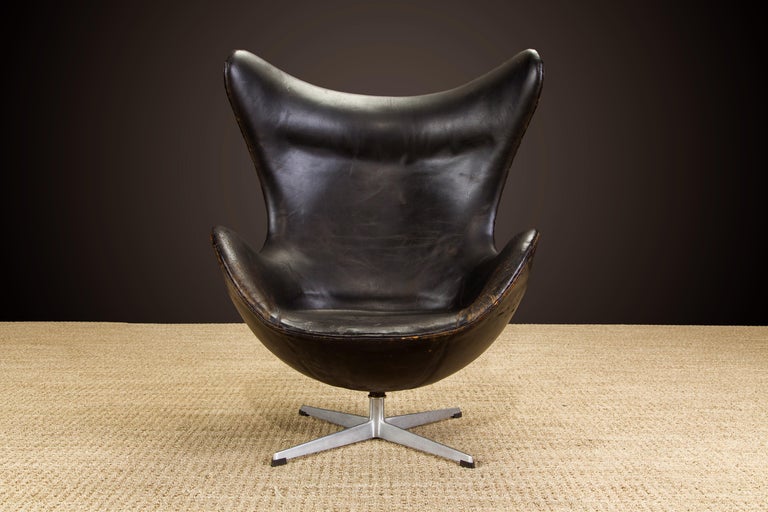 1st-Gen 1958 Arne Jacobsen Egg Chair for Fritz Hansen w Original Leather, Signed For Sale 4