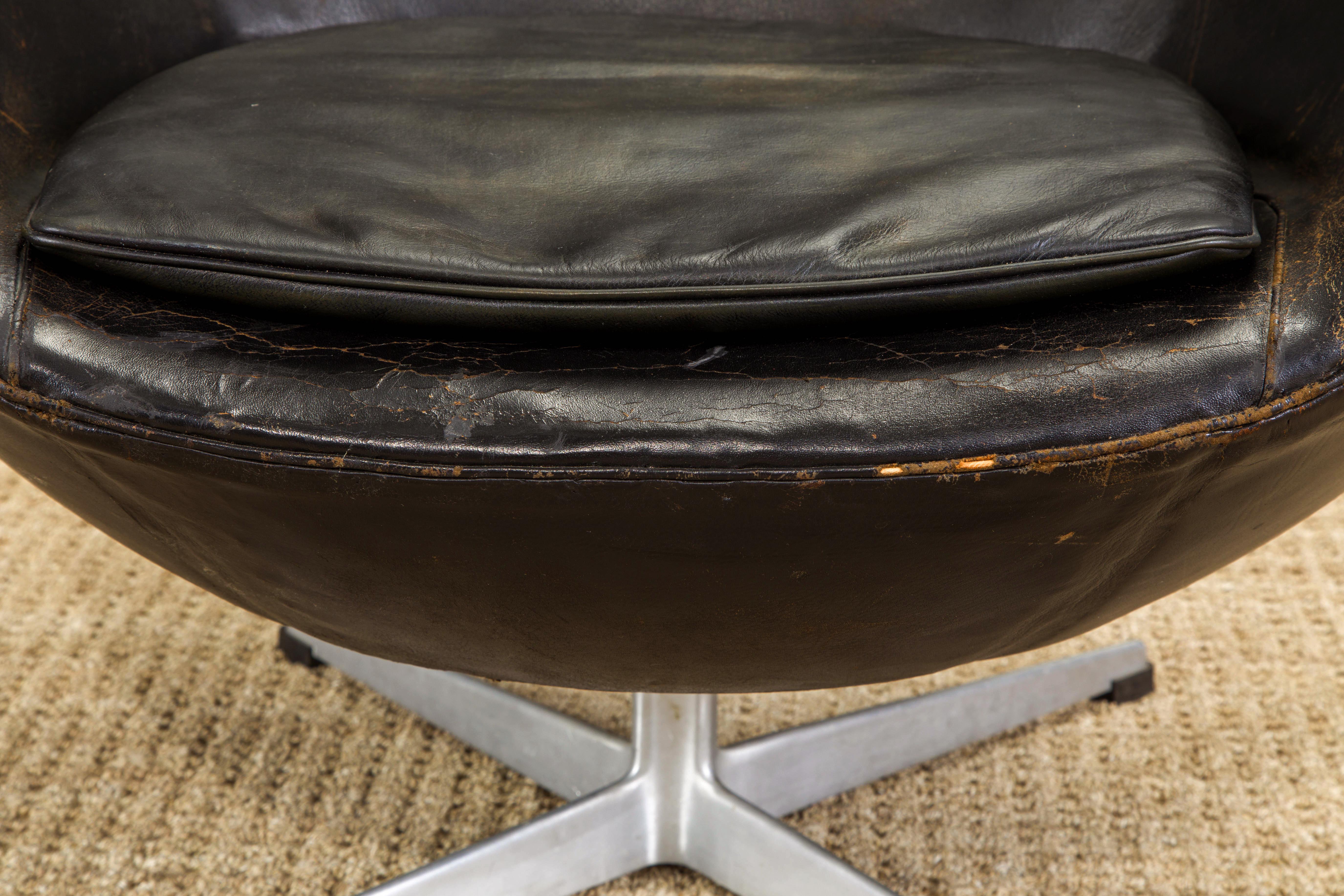 1ère Génération 1958 Arne Jacobsen Egg Chair for Fritz Hansen w Original Leather, Signed 5