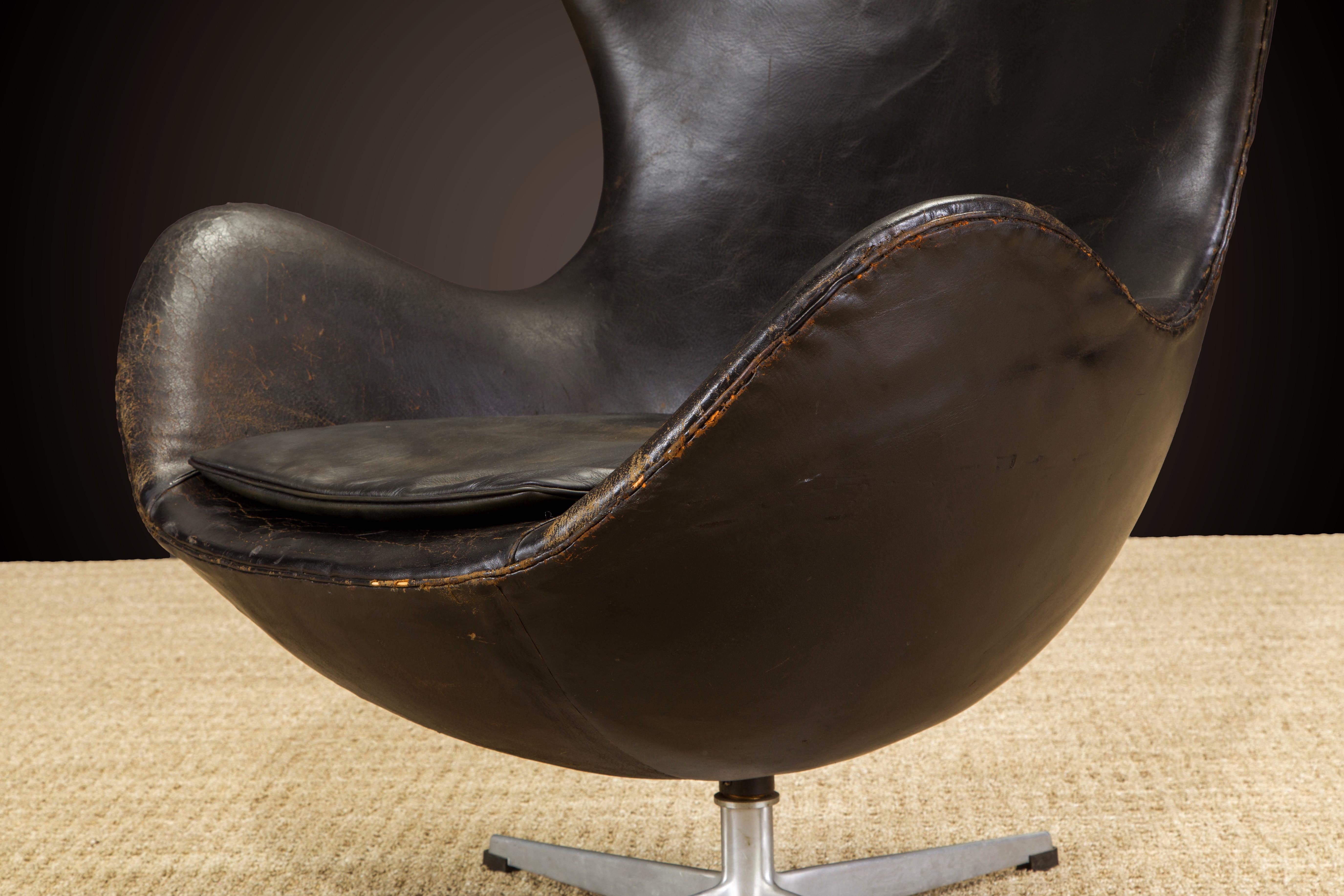1ère Génération 1958 Arne Jacobsen Egg Chair for Fritz Hansen w Original Leather, Signed 7