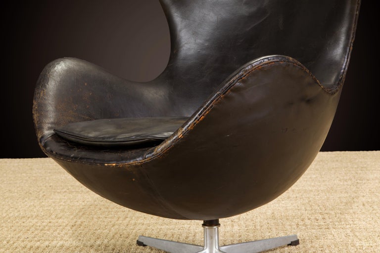 1st-Gen 1958 Arne Jacobsen Egg Chair for Fritz Hansen w Original Leather, Signed For Sale 7