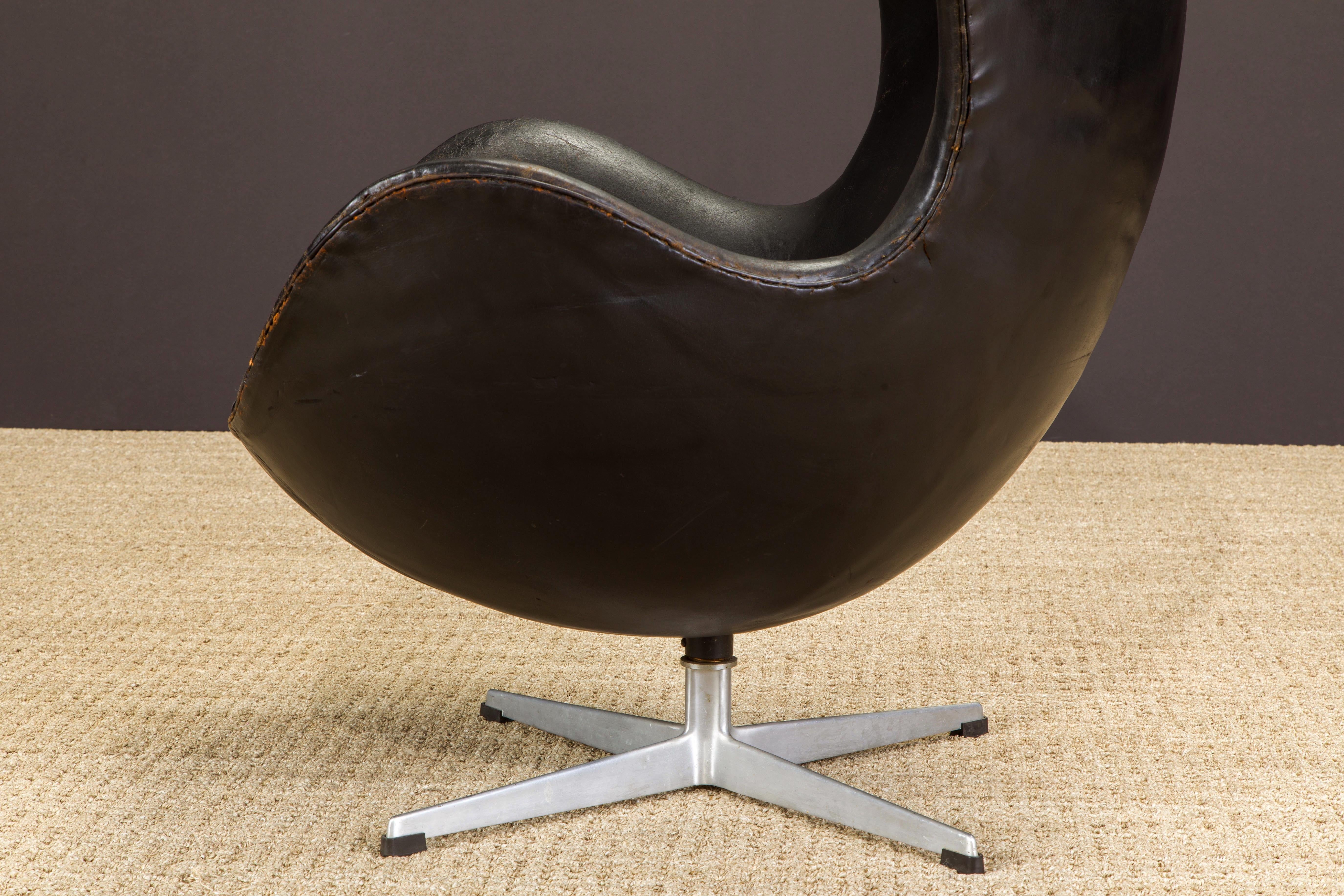1ère Génération 1958 Arne Jacobsen Egg Chair for Fritz Hansen w Original Leather, Signed 9