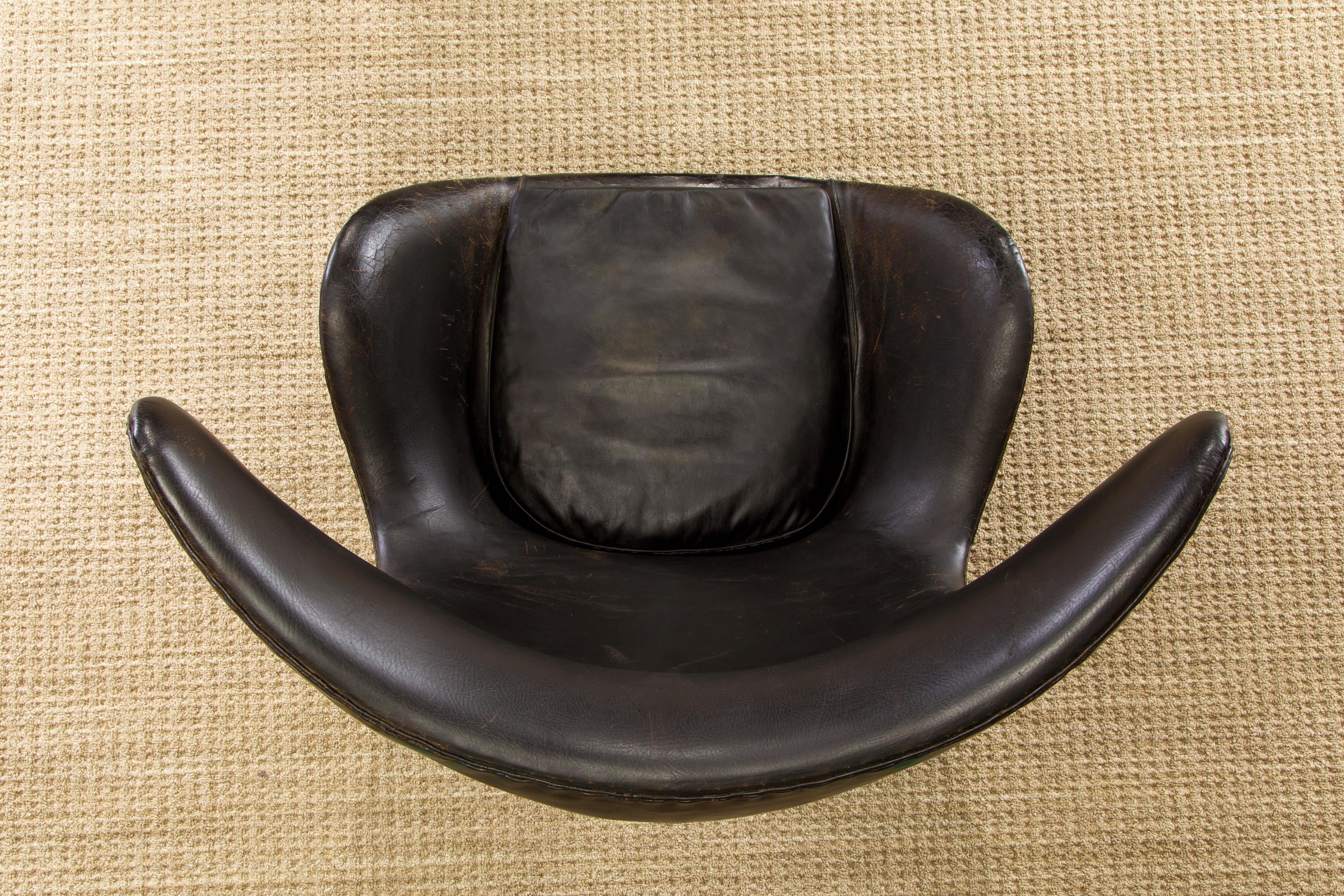 1ère Génération 1958 Arne Jacobsen Egg Chair for Fritz Hansen w Original Leather, Signed 11