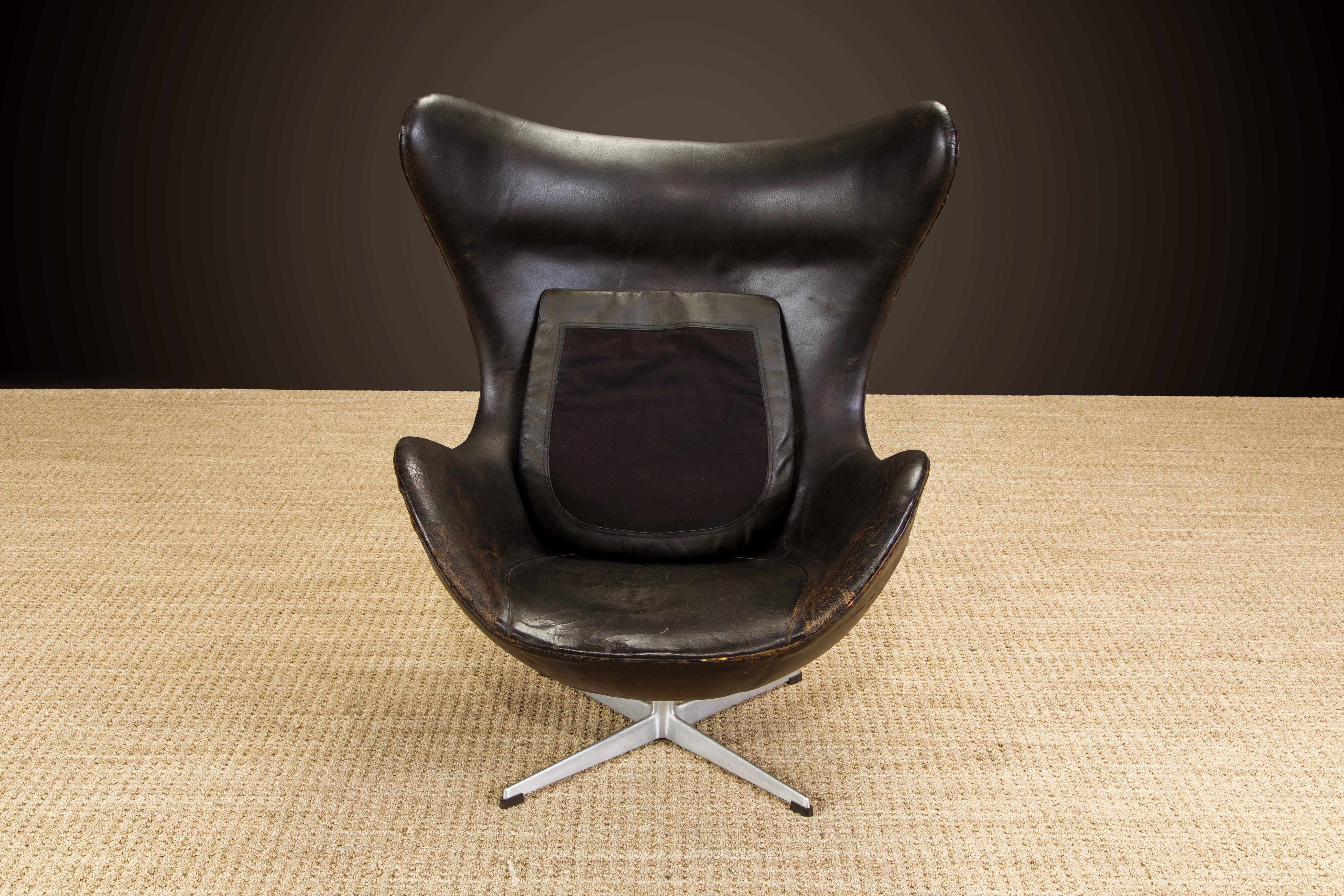 1ère Génération 1958 Arne Jacobsen Egg Chair for Fritz Hansen w Original Leather, Signed 12