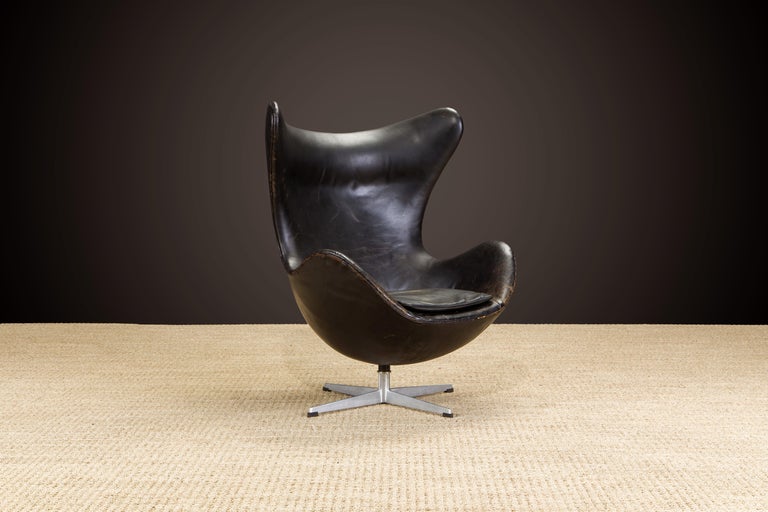 Mid-Century Modern 1st-Gen 1958 Arne Jacobsen Egg Chair for Fritz Hansen w Original Leather, Signed For Sale