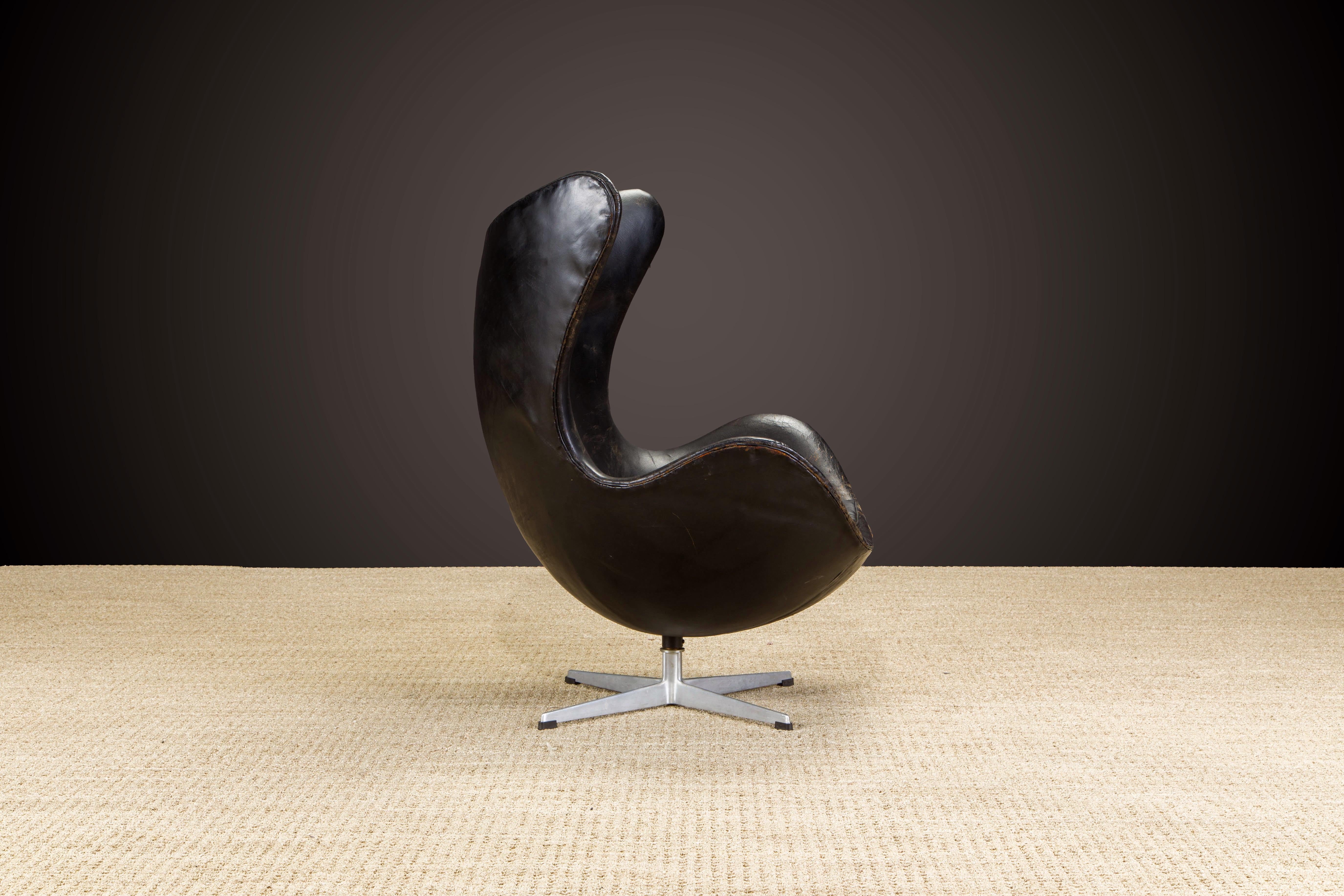 Danois 1ère Génération 1958 Arne Jacobsen Egg Chair for Fritz Hansen w Original Leather, Signed