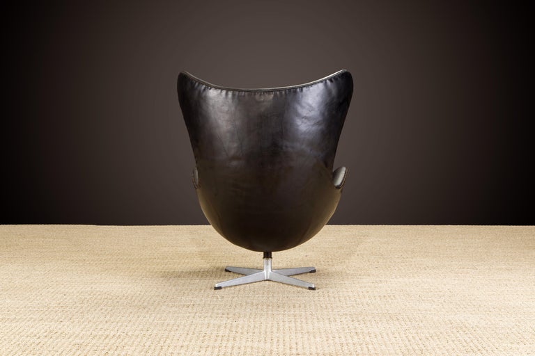 Mid-20th Century 1st-Gen 1958 Arne Jacobsen Egg Chair for Fritz Hansen w Original Leather, Signed For Sale