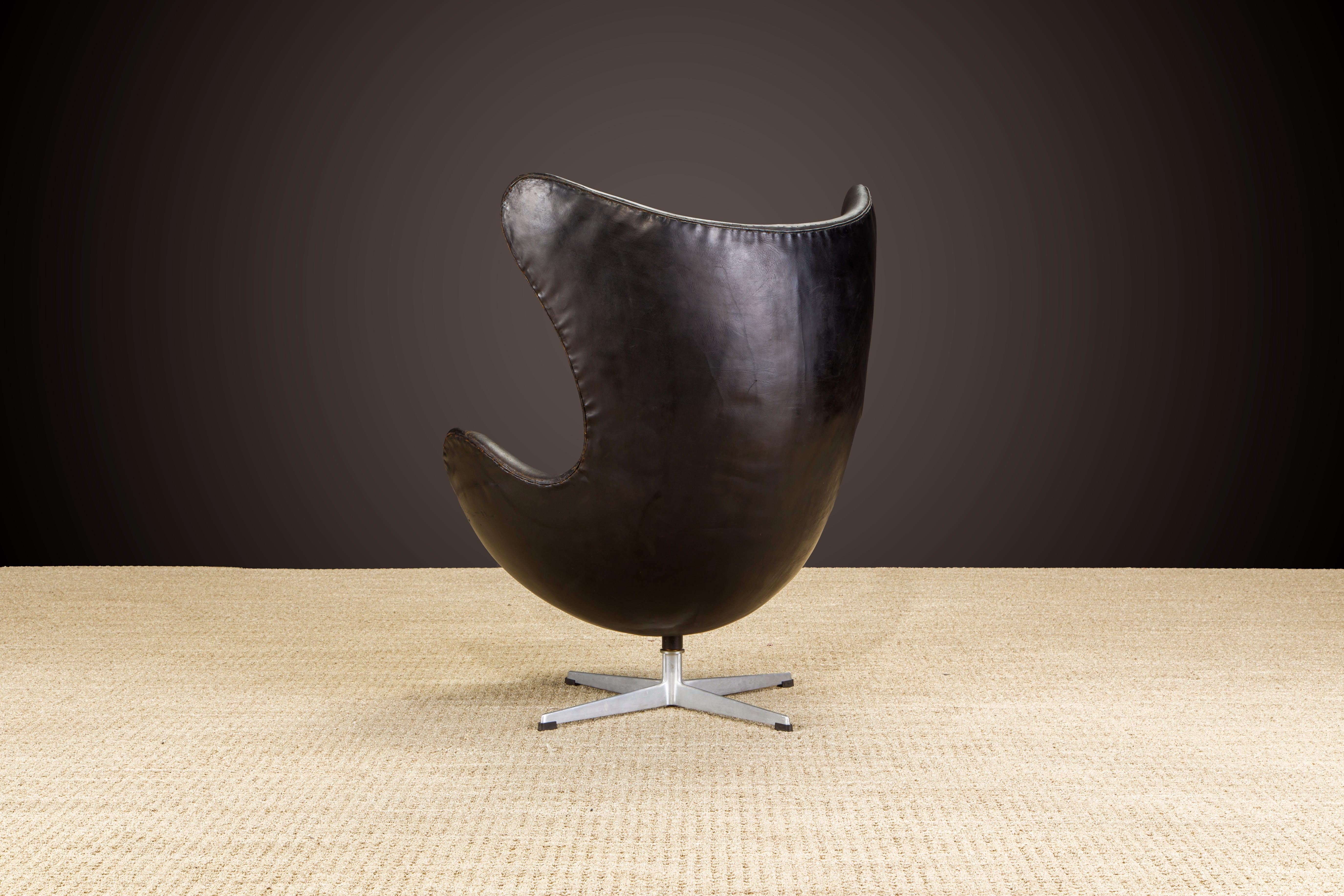 Aluminium 1ère Génération 1958 Arne Jacobsen Egg Chair for Fritz Hansen w Original Leather, Signed