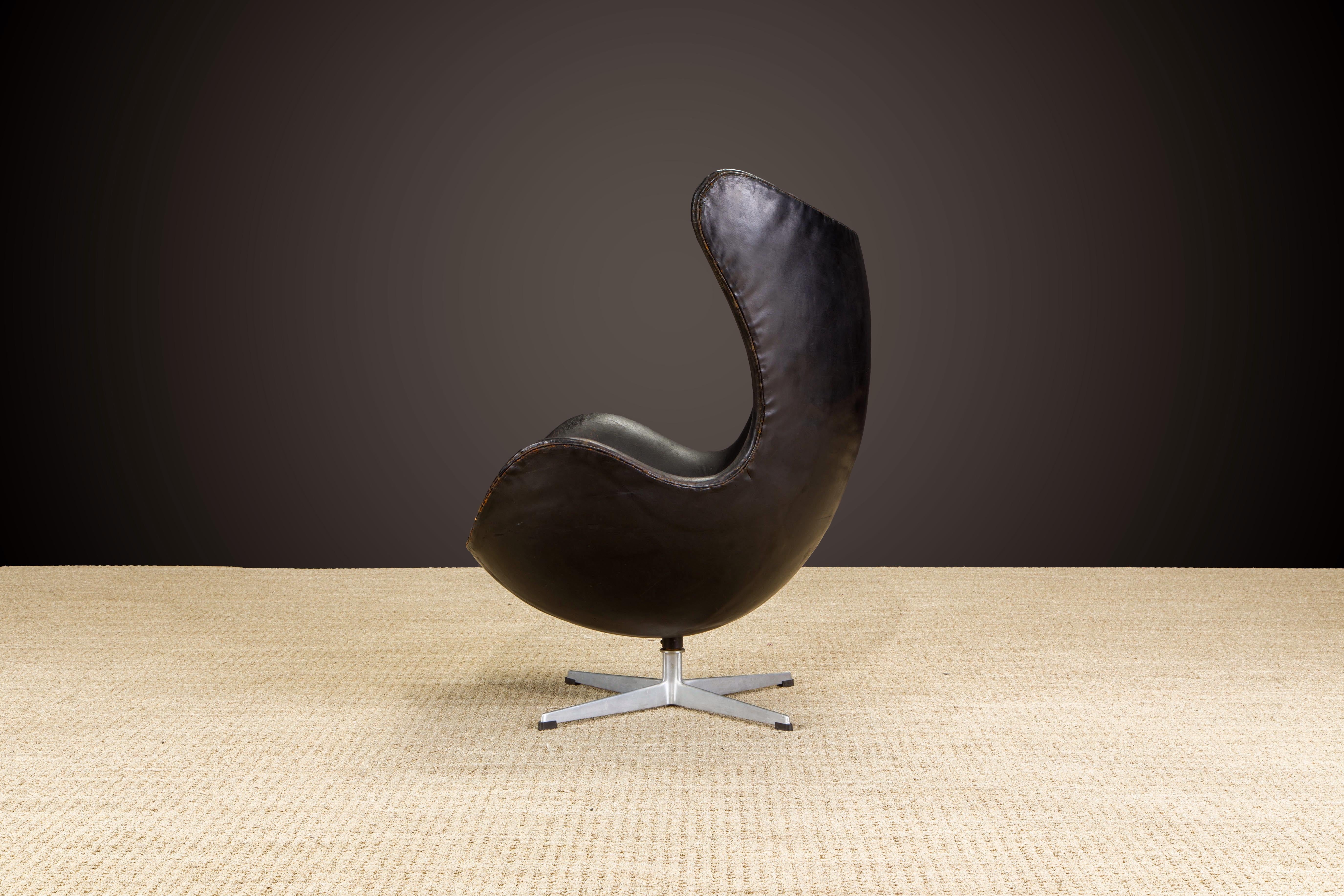 1ère Génération 1958 Arne Jacobsen Egg Chair for Fritz Hansen w Original Leather, Signed 1