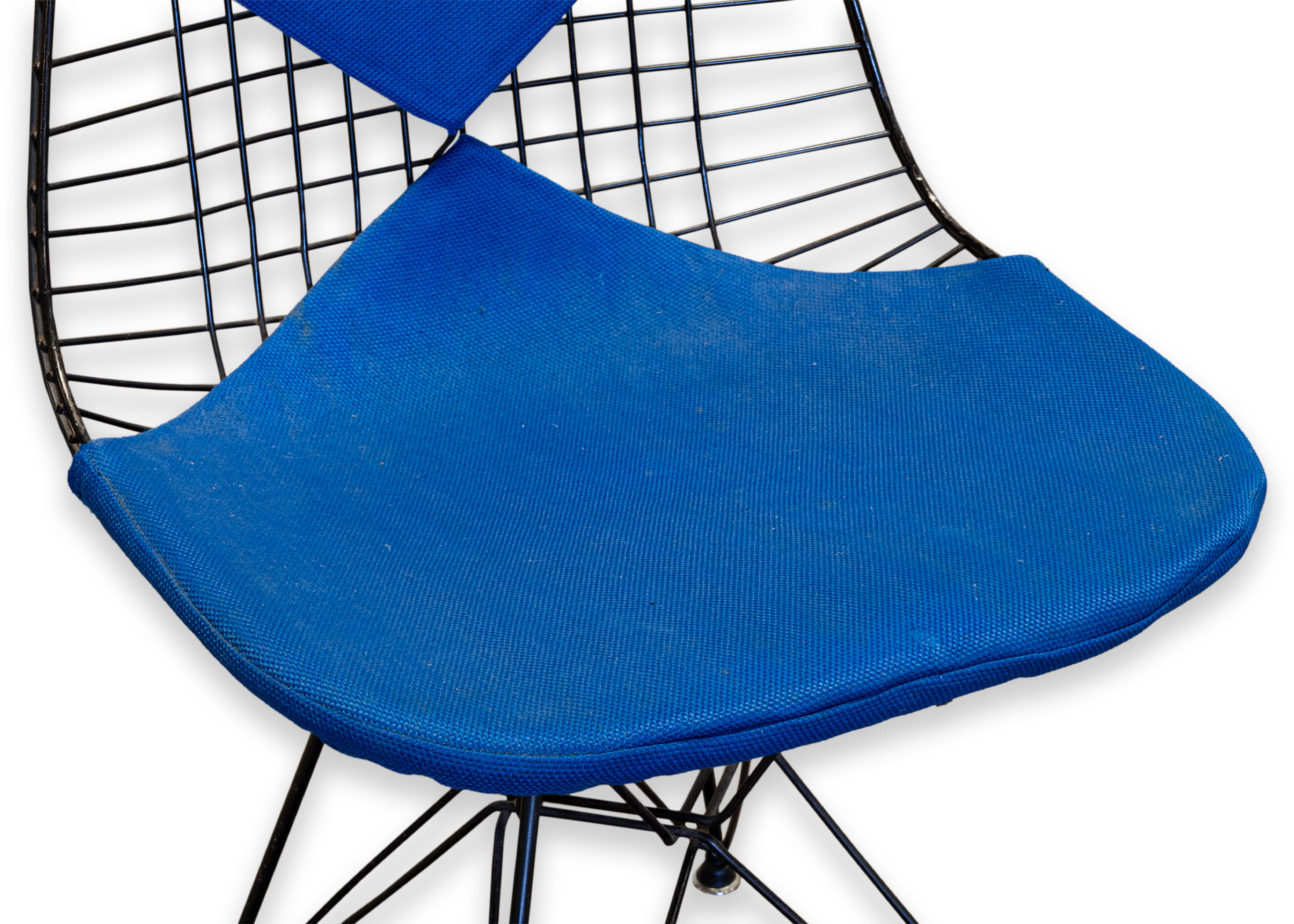 1st Gen Eames for Herman Miller DKR-2 Wire Eiffel Bikini Chair Blue Fabric 1951 In Good Condition For Sale In Keego Harbor, MI