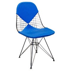 1st Gen Eames für Herman Miller DKR-2 Eiffel Bikini-Stuhl aus Draht mit blauem Stoff 1951